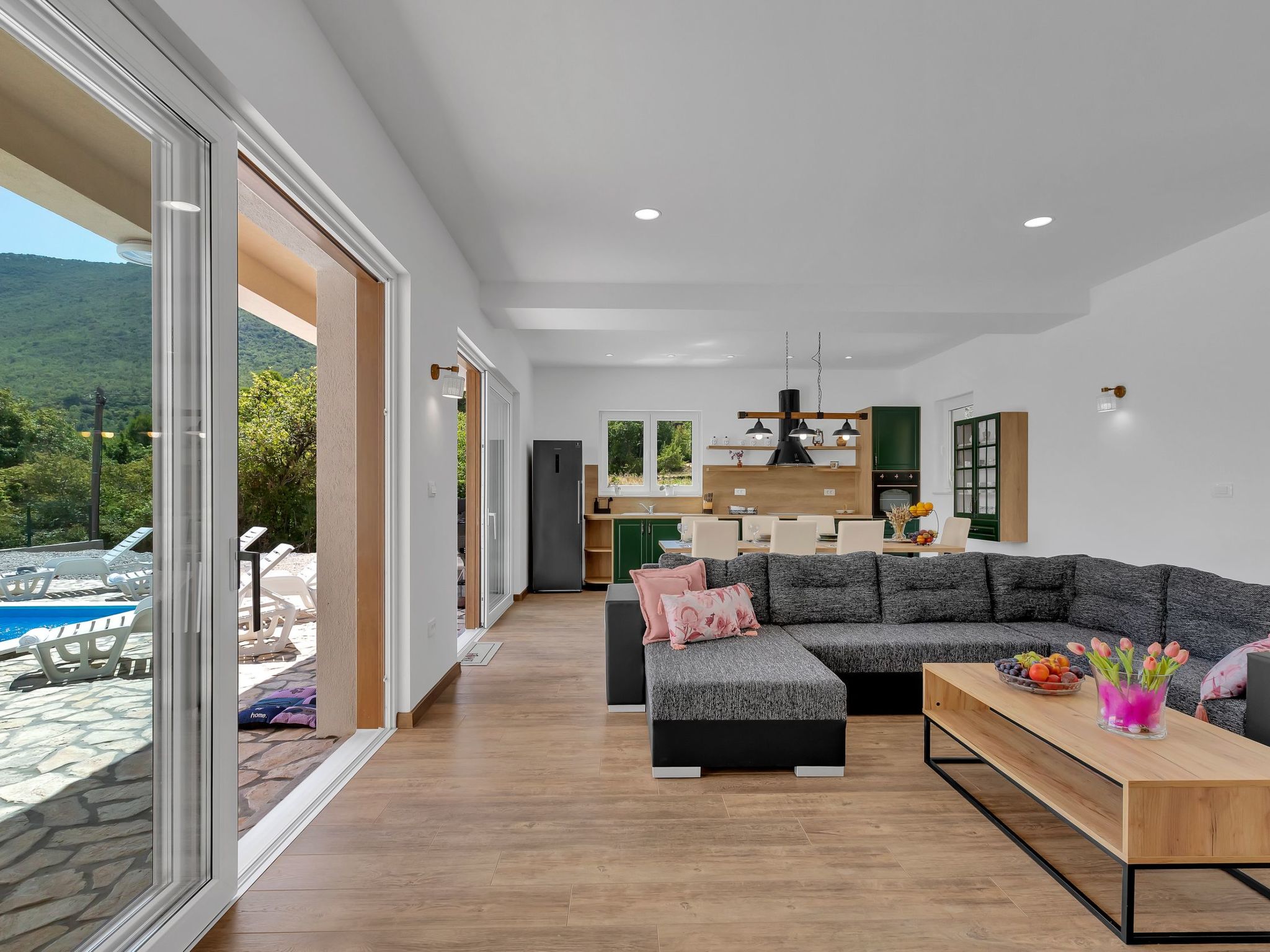 Alleinstehende Villa Slime mit Pool und Garten-Binnen