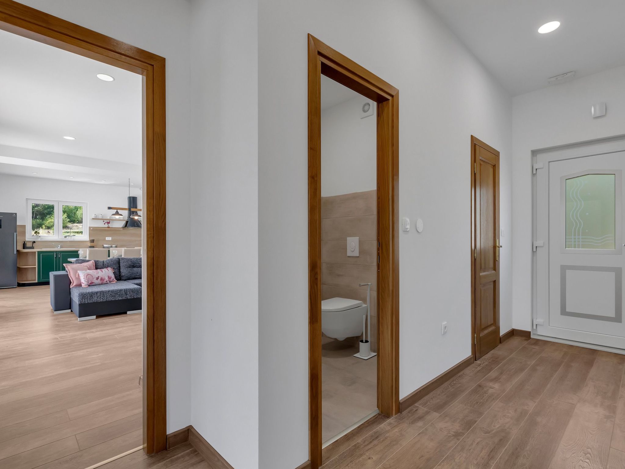 Alleinstehende Villa Slime mit Pool und Garten