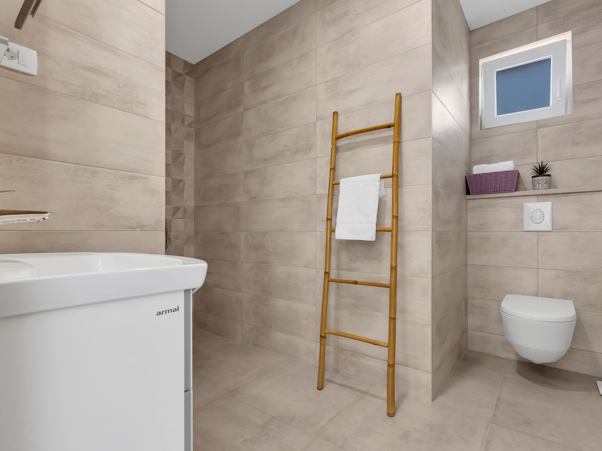 Alleinstehende Villa Slime mit Pool und Garten-Binnen