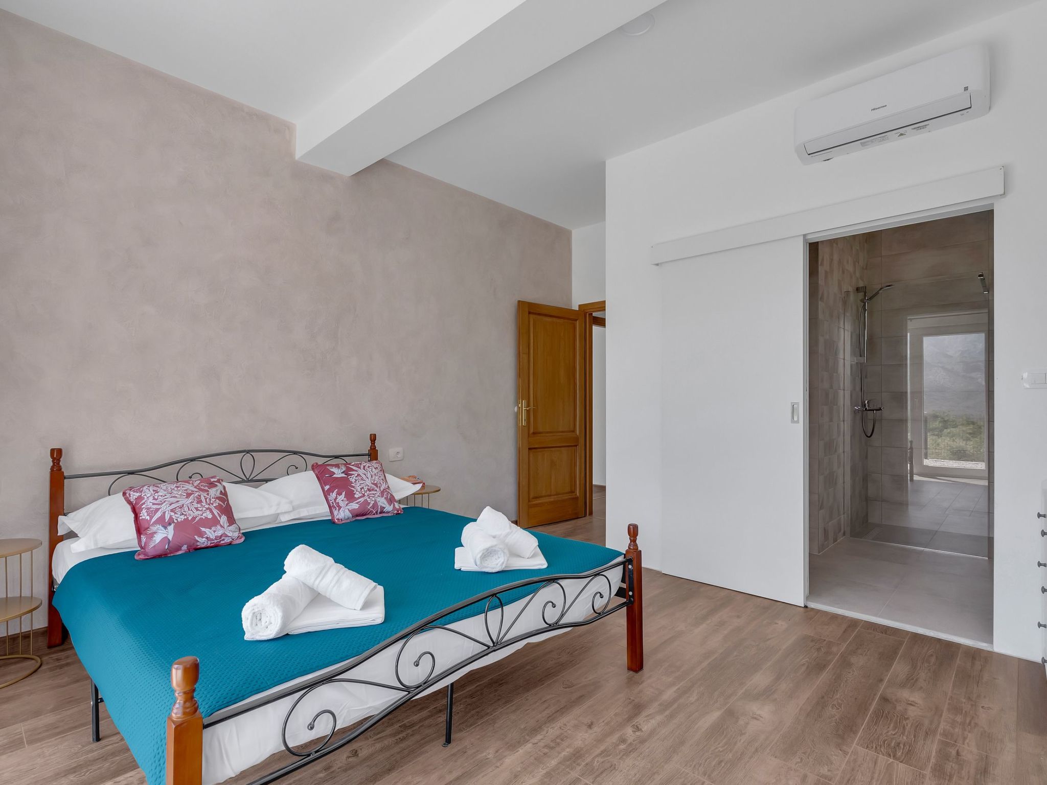 Alleinstehende Villa Slime mit Pool und Garten-Binnen