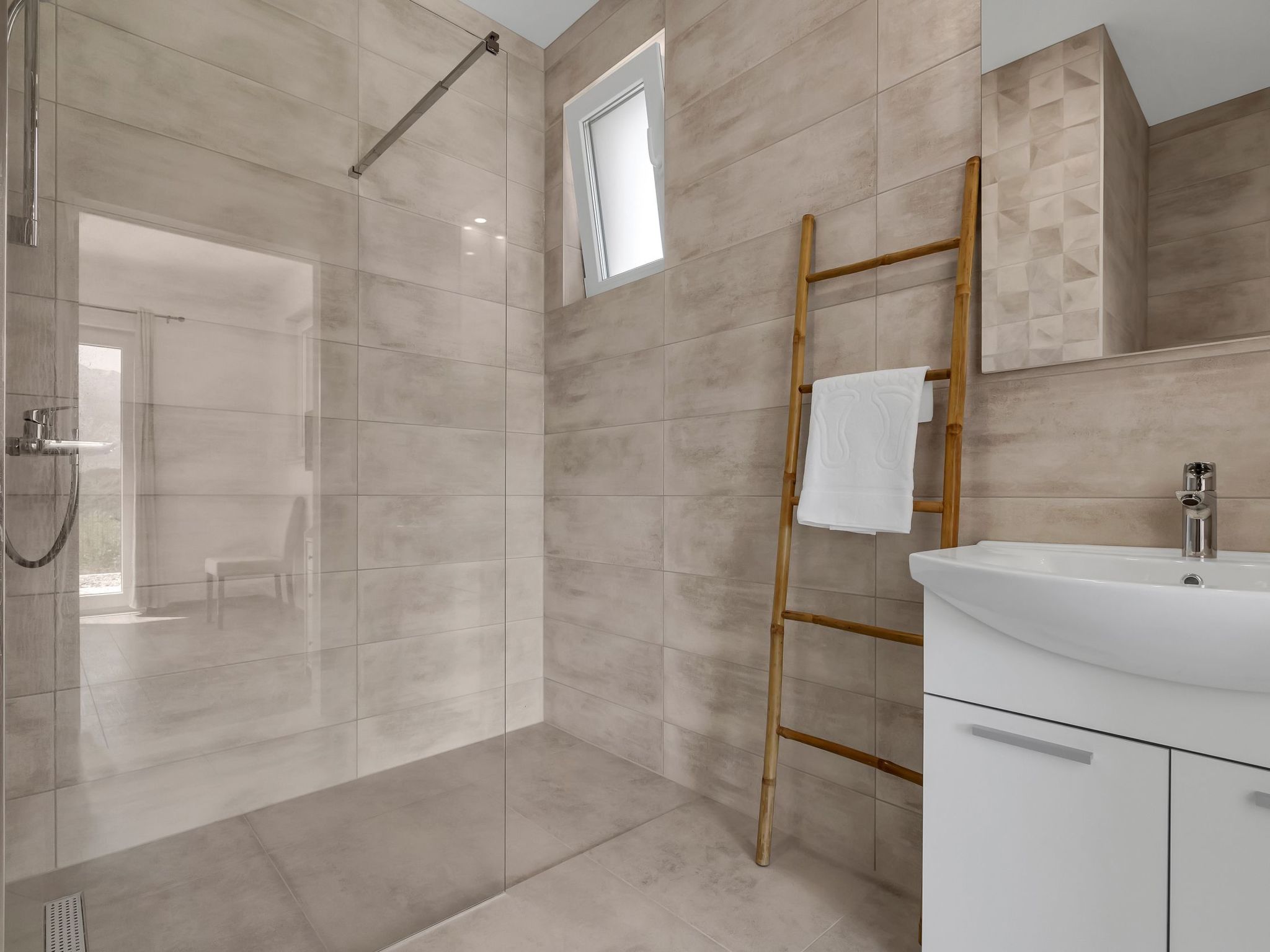 Alleinstehende Villa Slime mit Pool und Garten-Binnen