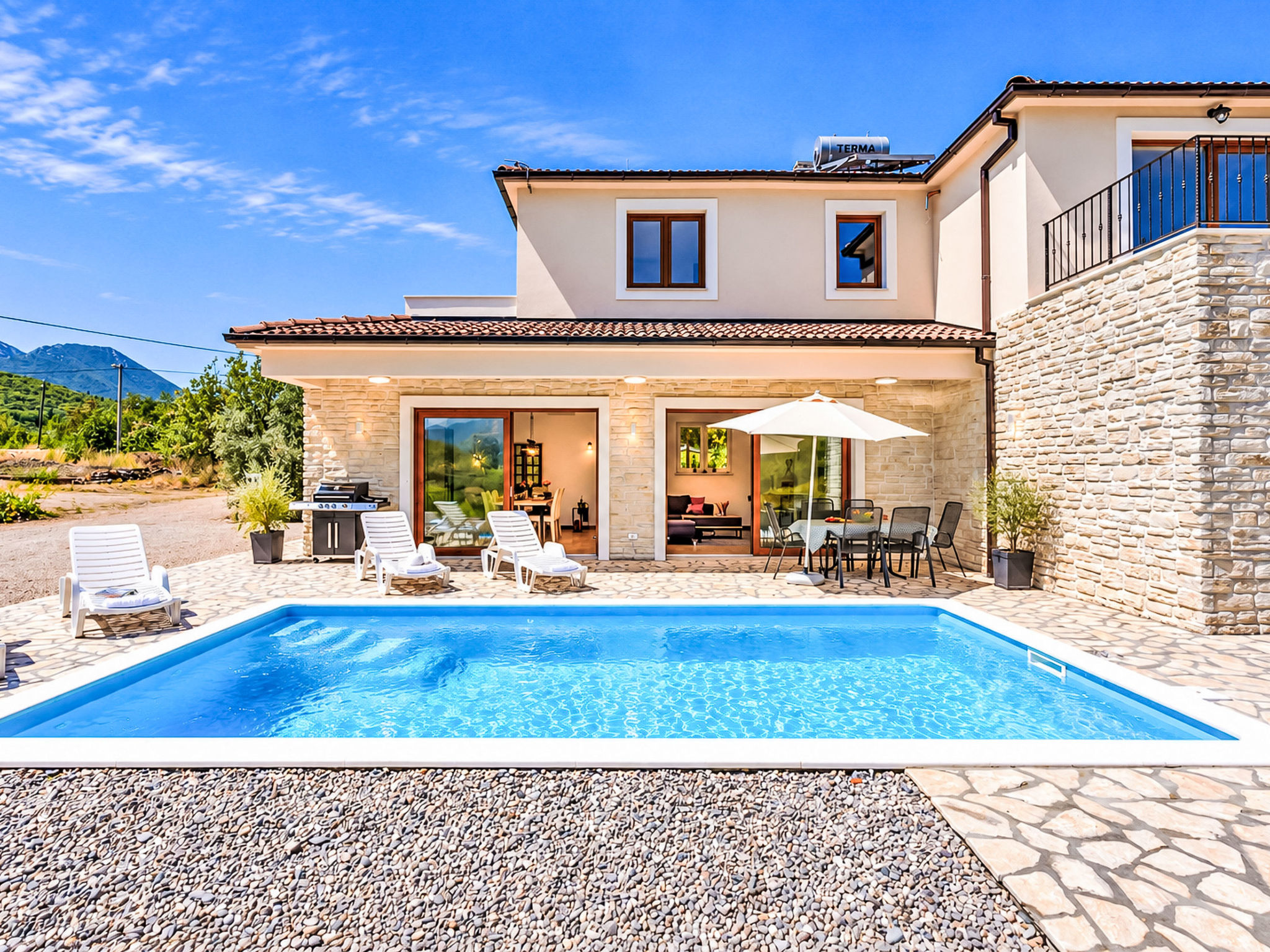 Alleinstehende Villa Slime mit Pool und Garten - Buiten
