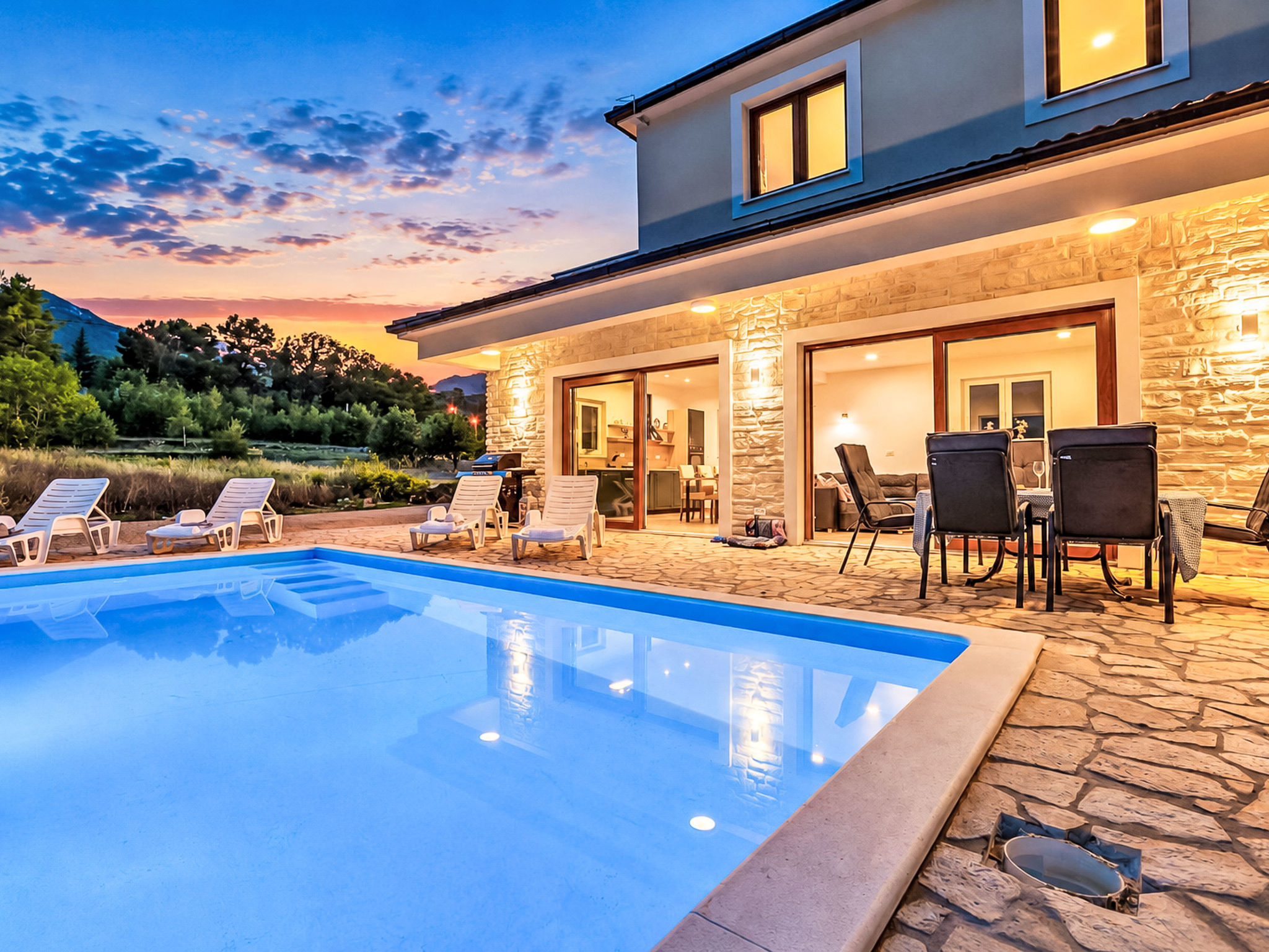 Alleinstehende Villa Slime mit Pool und Garten - Buiten