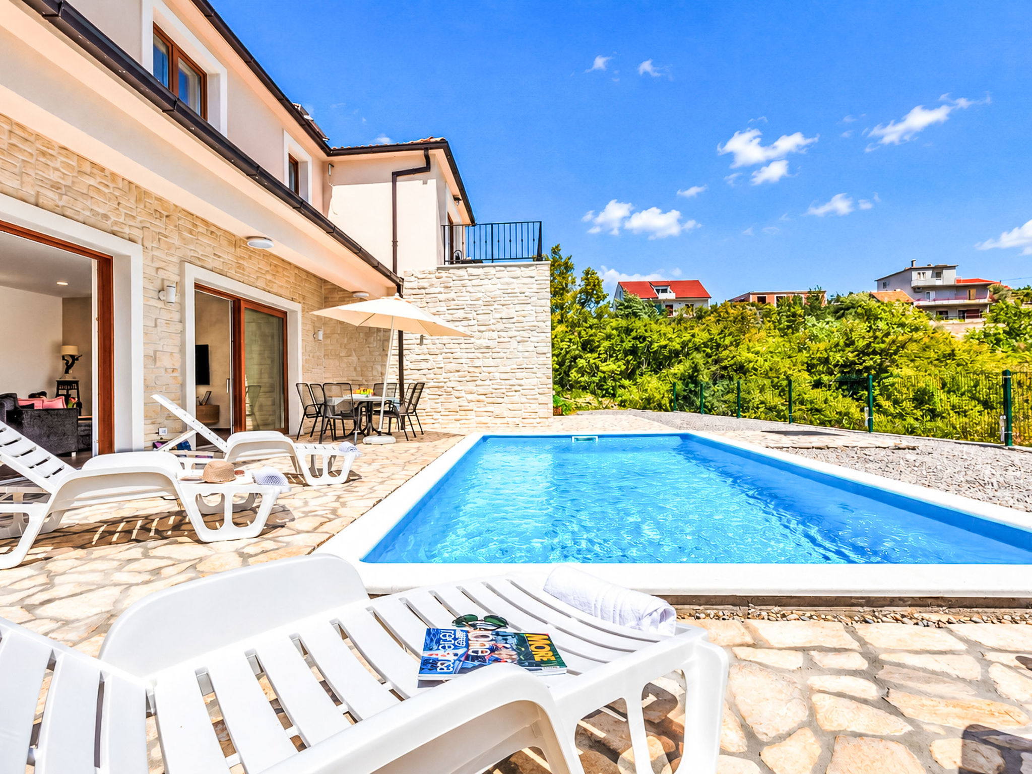 Alleinstehende Villa Slime mit Pool und Garten - Buiten