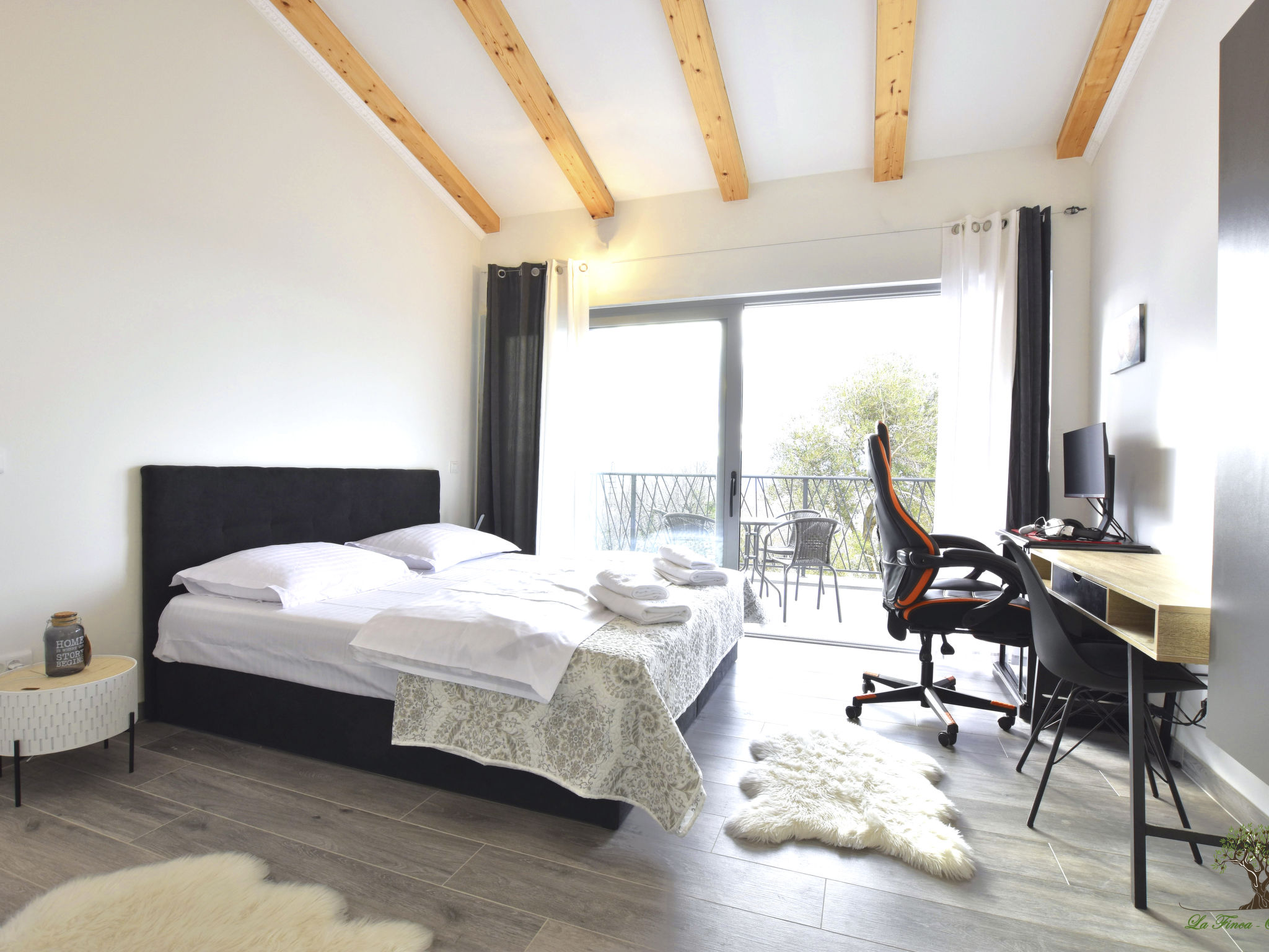 La Finca OliveTree-Binnen