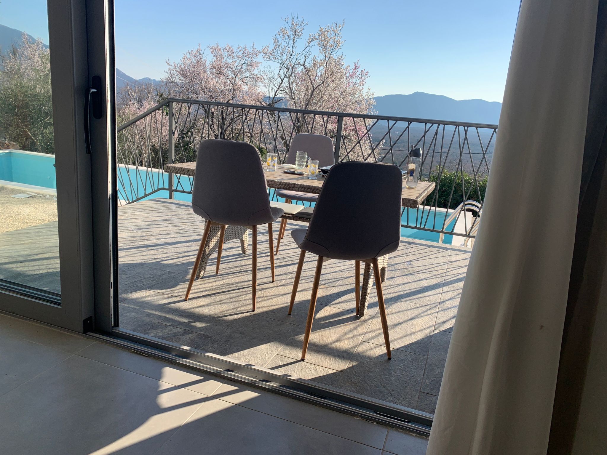 La Finca OliveTree-Binnen