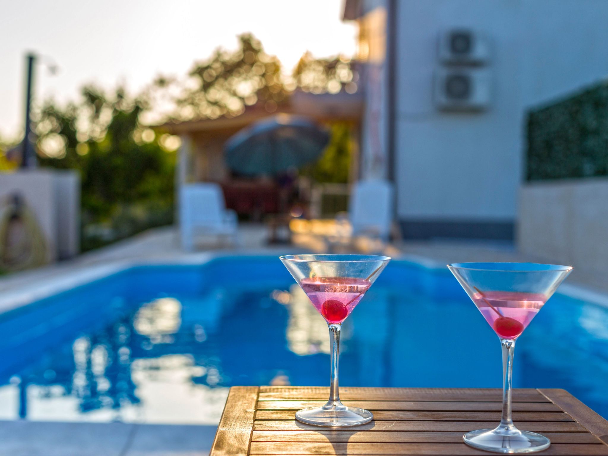 In Opanci mit beheiztem Pool, Parkplatz-Inside