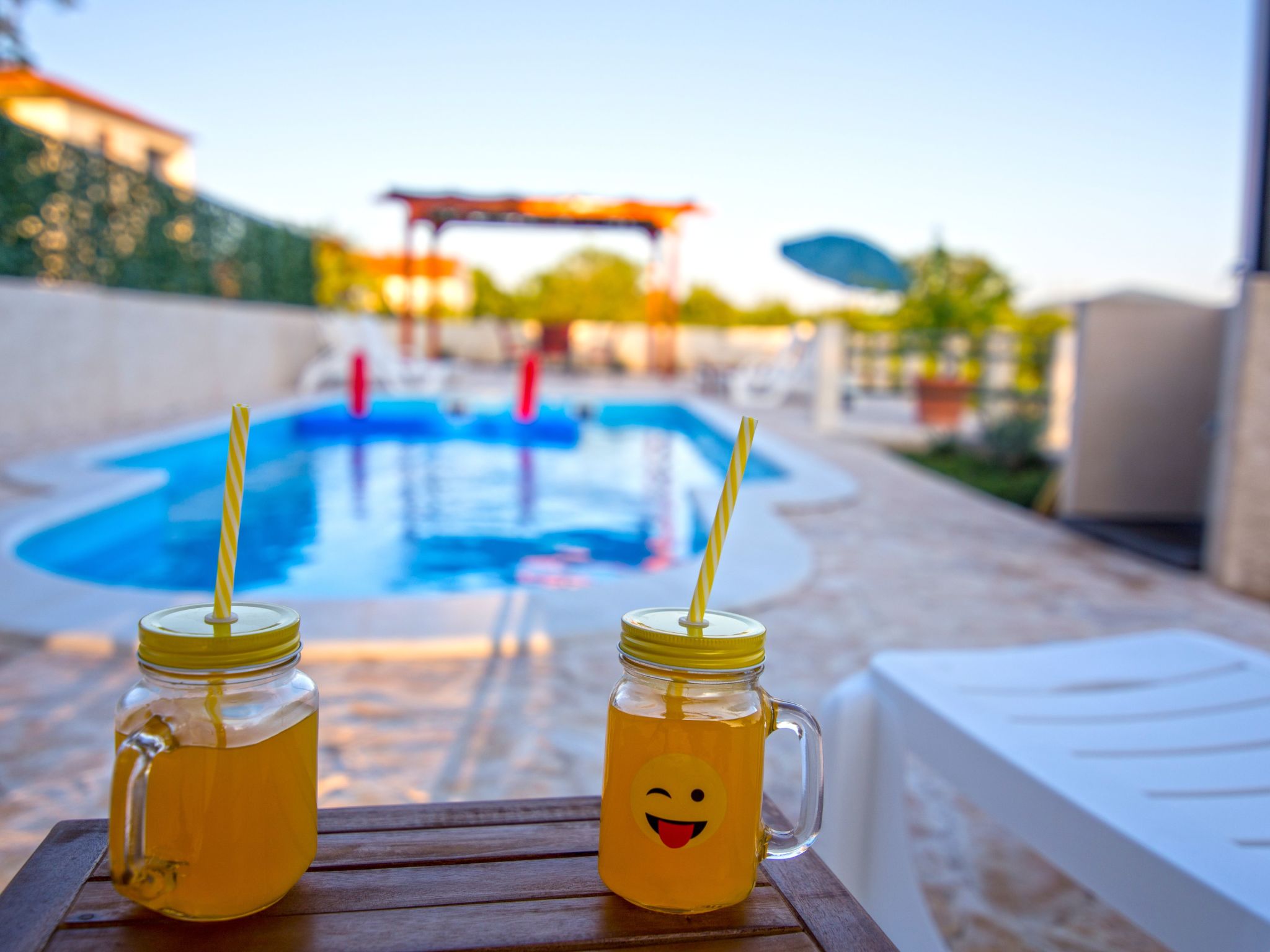 In Opanci mit beheiztem Pool, Parkplatz-Inside