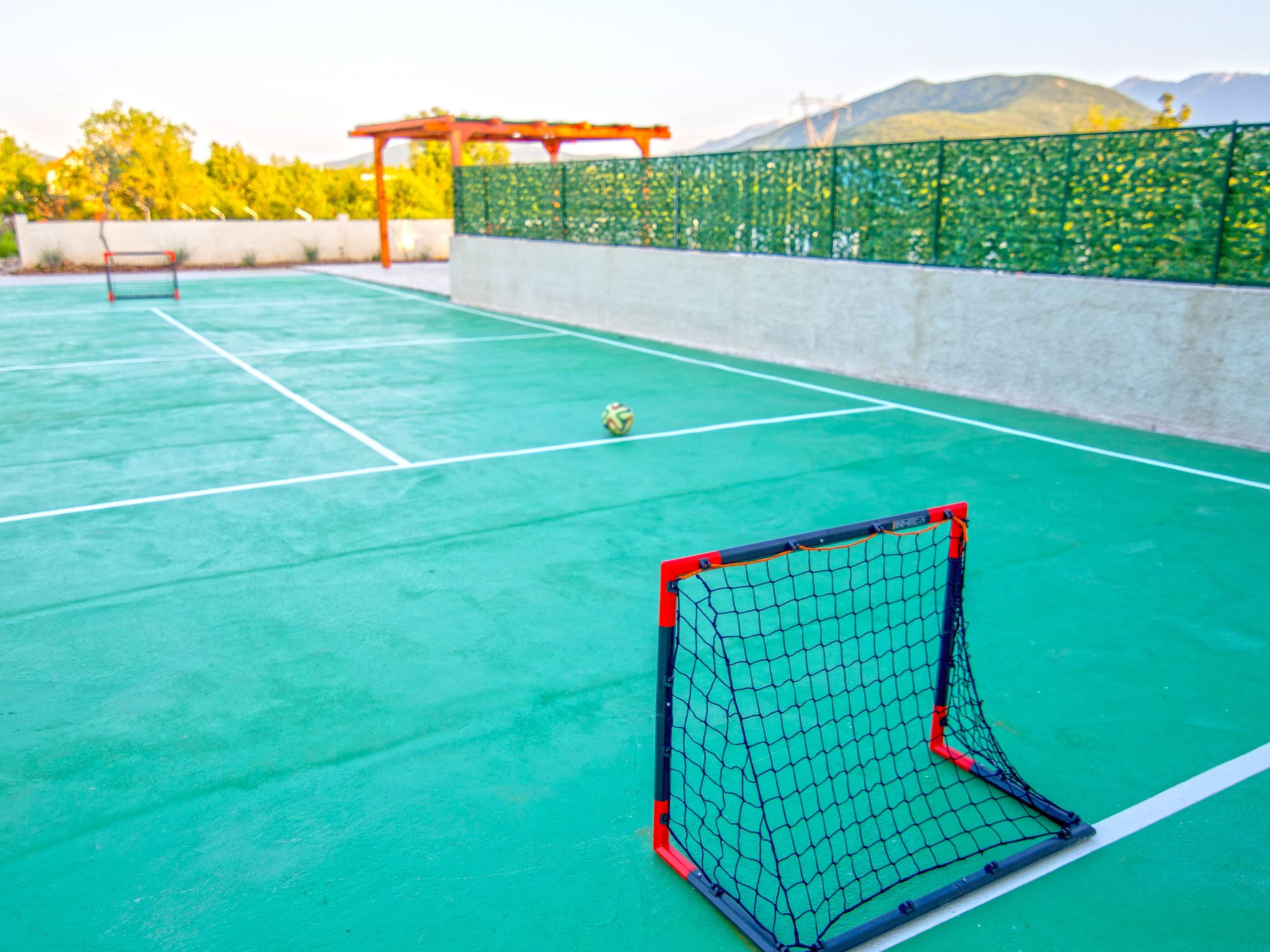 In Opanci mit beheiztem Pool, Parkplatz-Inside