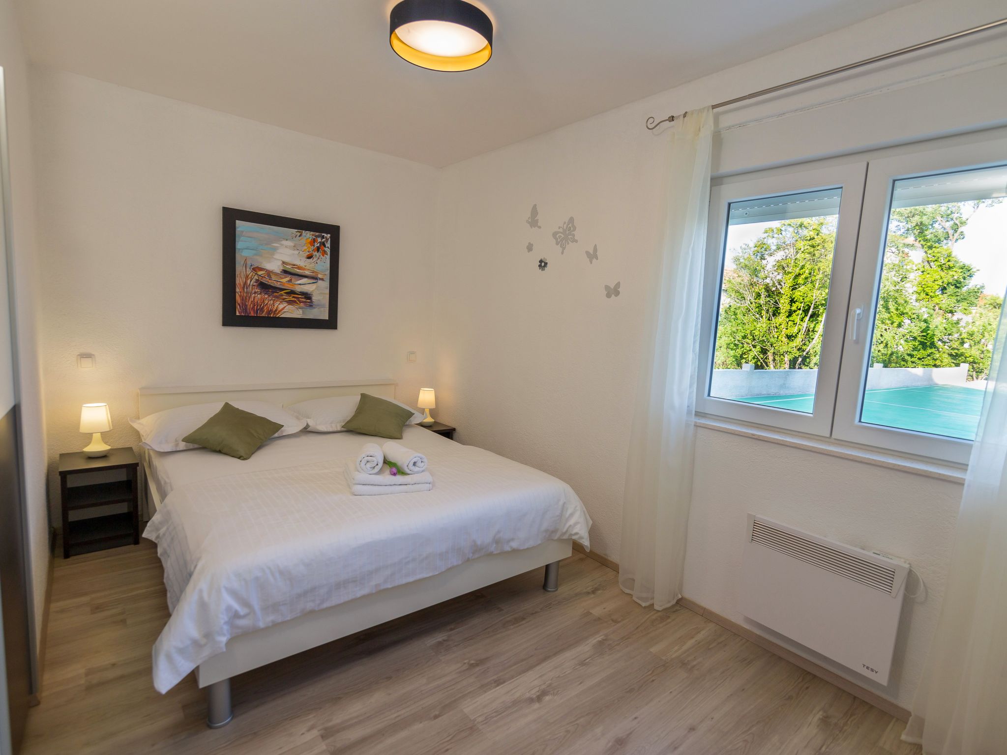 In Opanci mit beheiztem Pool, Parkplatz-Inside