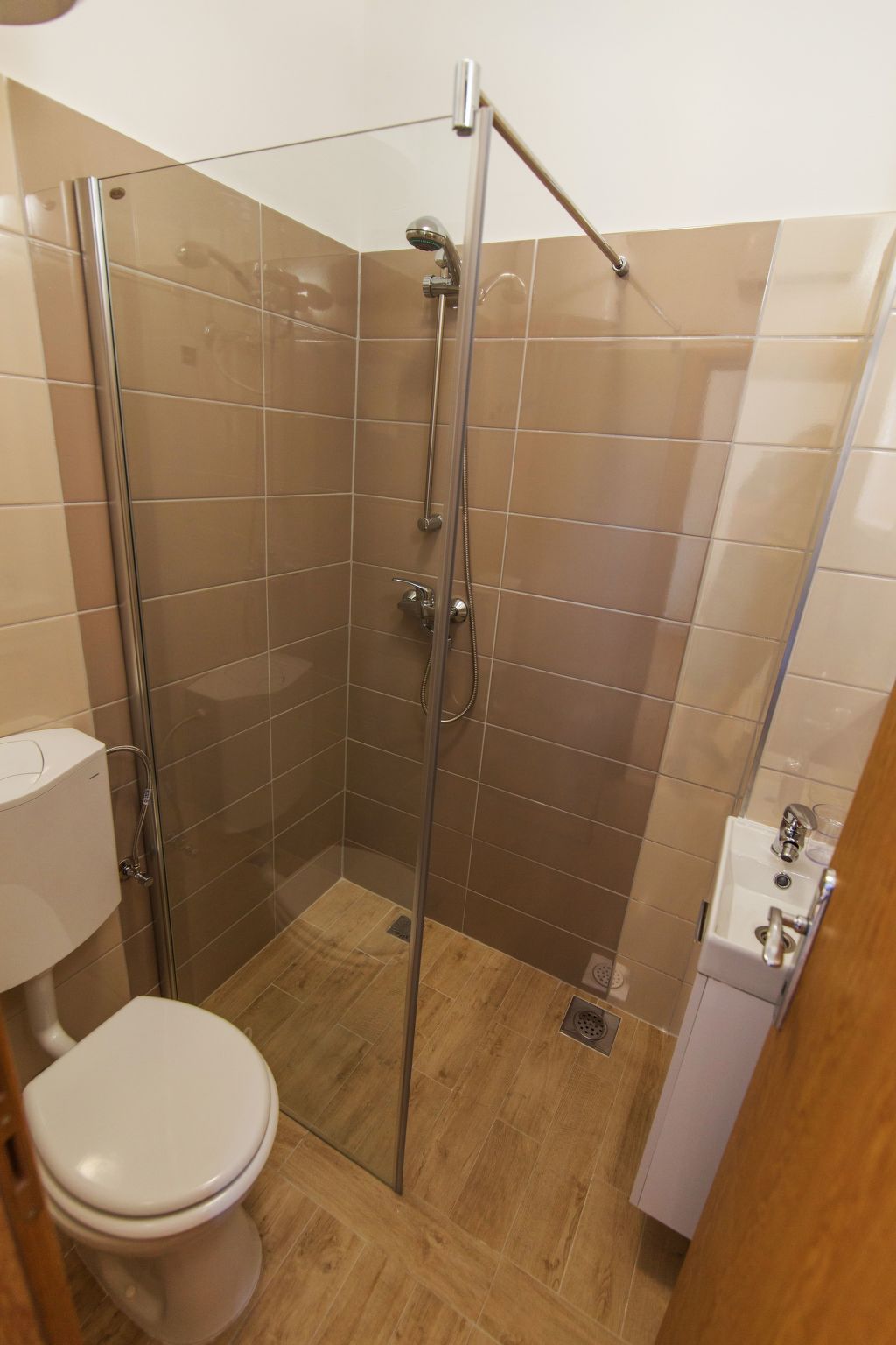 In Opanci mit beheiztem Pool, Parkplatz-Inside