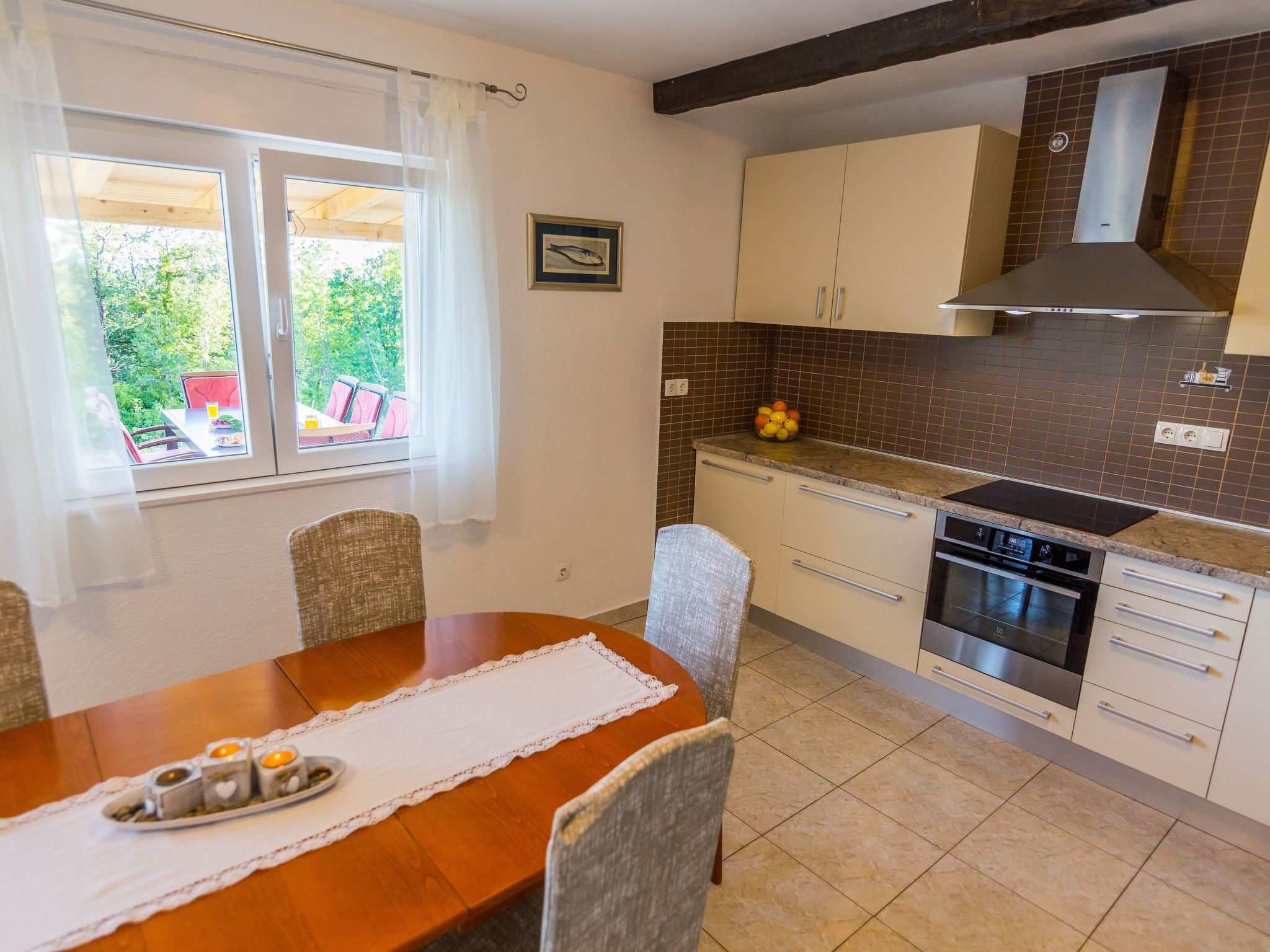 In Opanci mit beheiztem Pool, Parkplatz-Inside