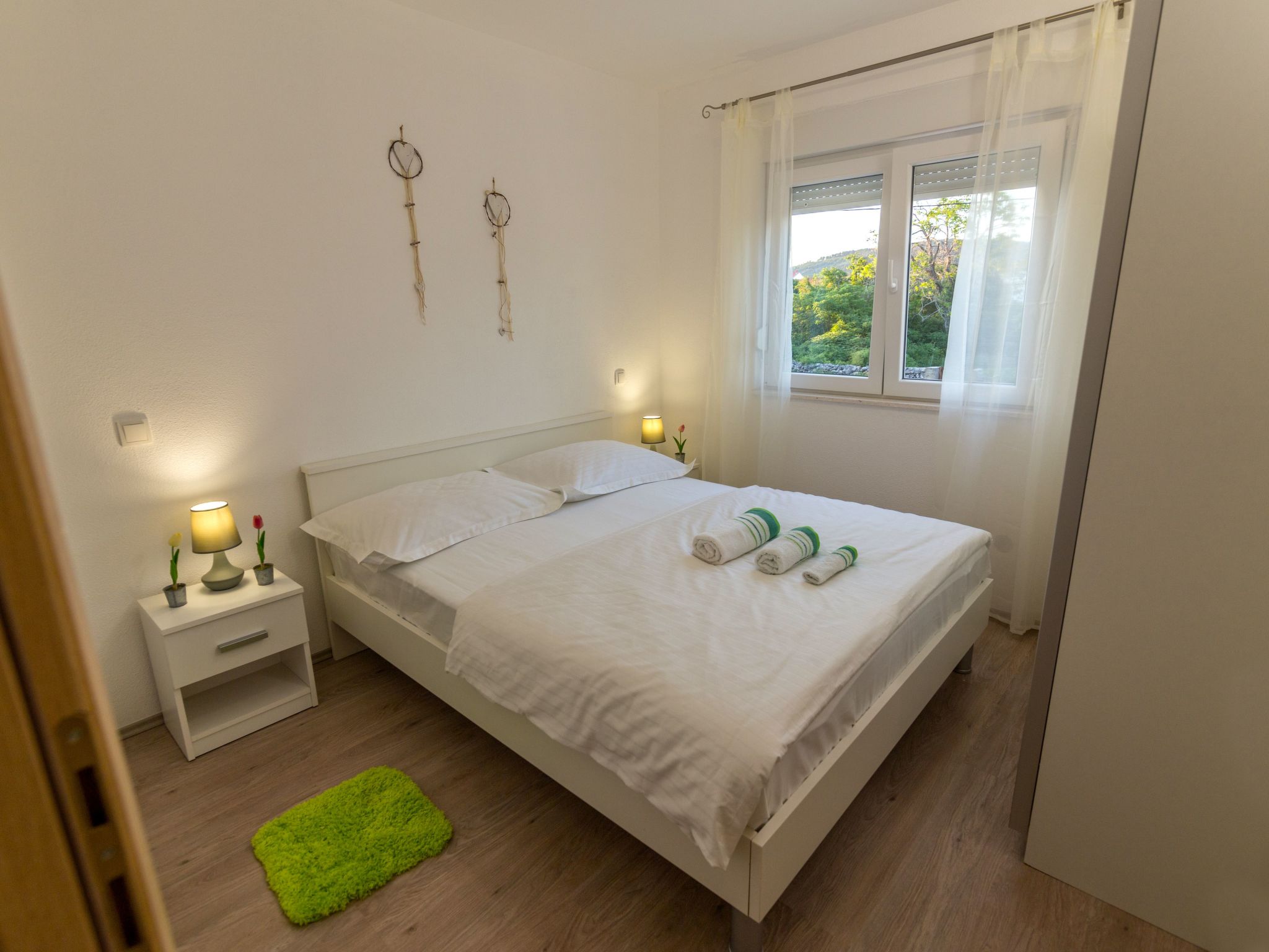 In Opanci mit beheiztem Pool, Parkplatz-Inside