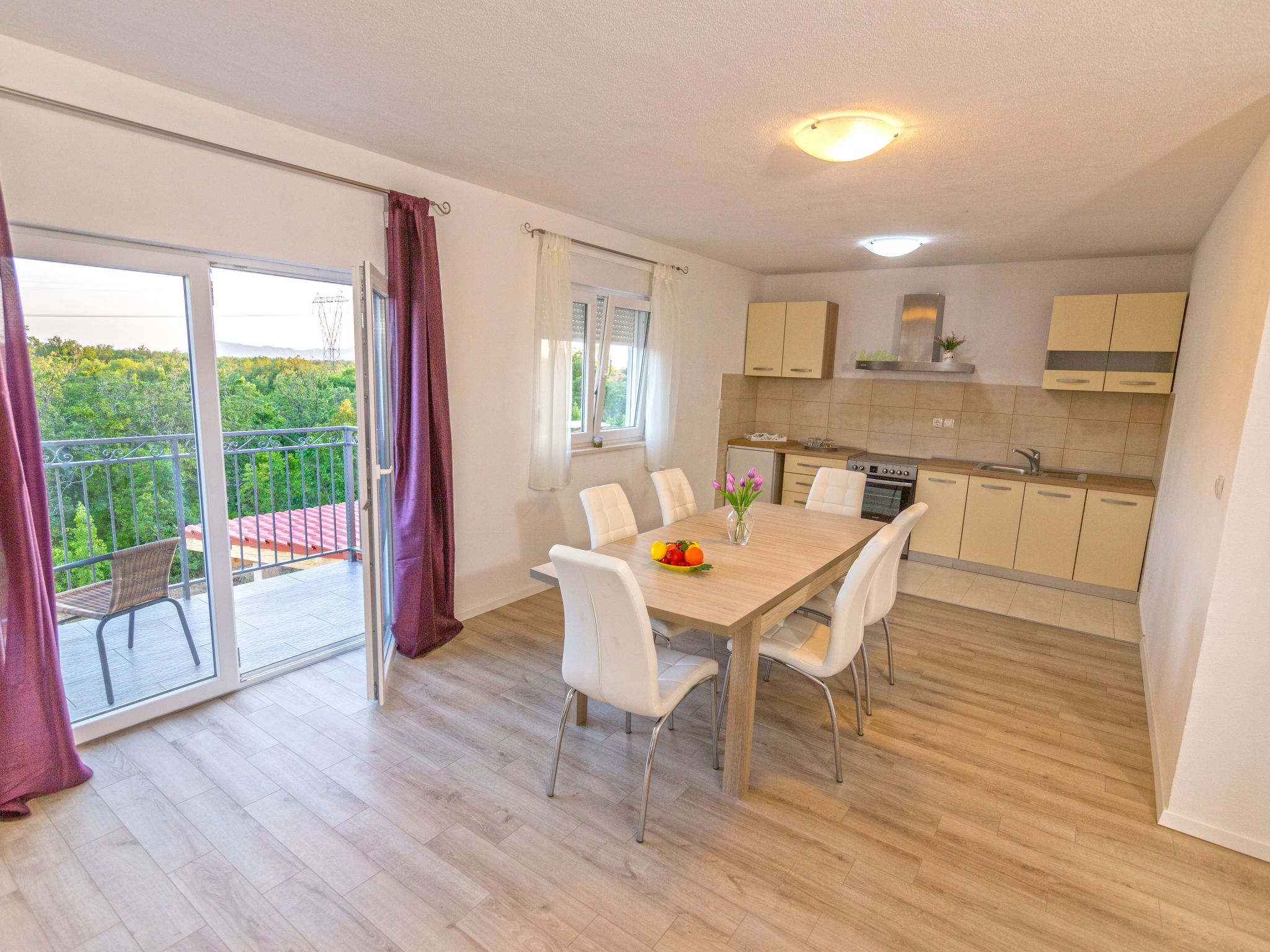 In Opanci mit beheiztem Pool, Parkplatz