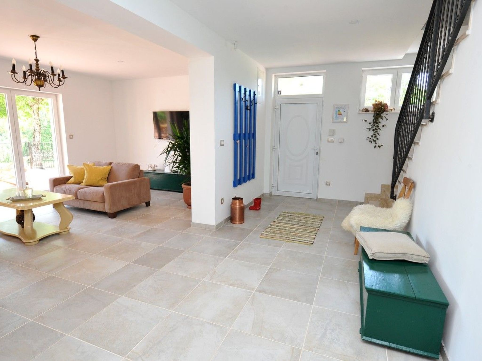 Alleinstehendes Ferienhaus mit Swimmingpool-Drinnen