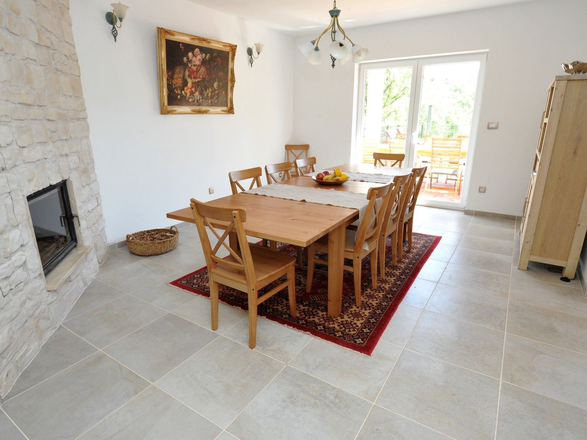 Alleinstehendes Ferienhaus mit Swimmingpool-Drinnen