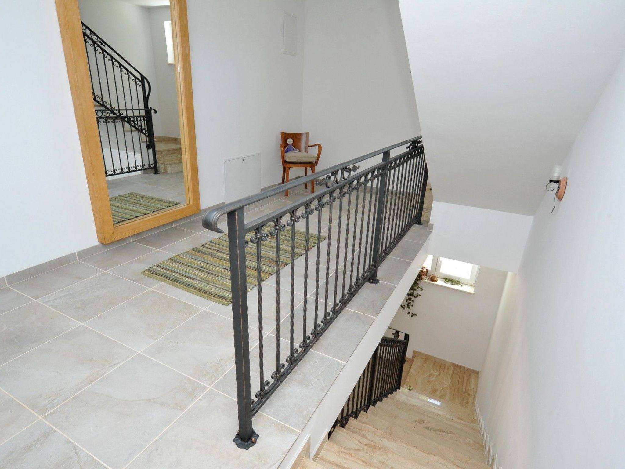 Alleinstehendes Ferienhaus mit Swimmingpool-Drinnen