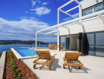 Vrijstaande villa Jakša met verwarmd zwembad, 200m van zee in Nečujam, Šolta - thumbnail 1