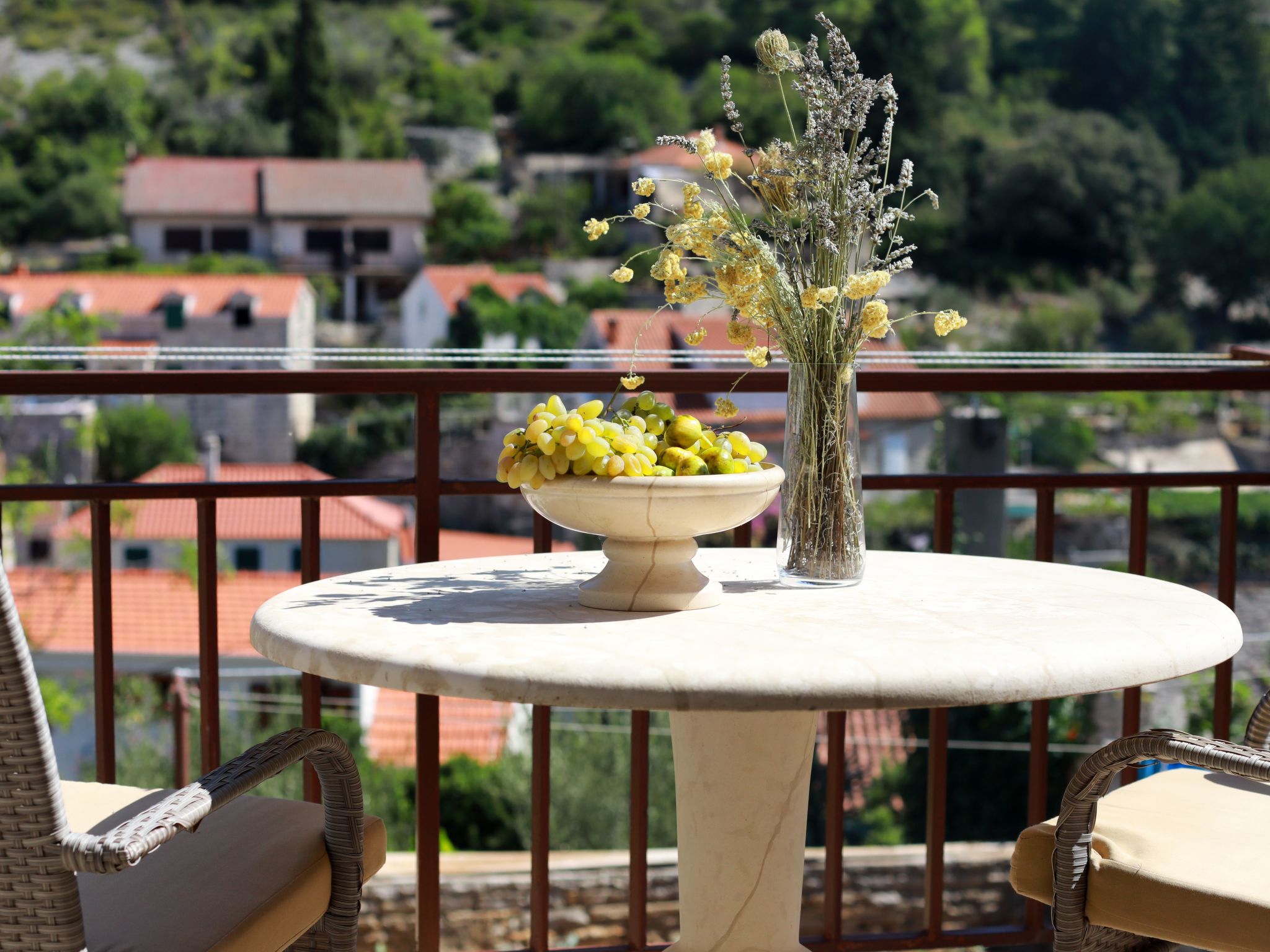 Kleines Steinhaus in einem ruhigen Ort auf der Insel Solta-Drinnen