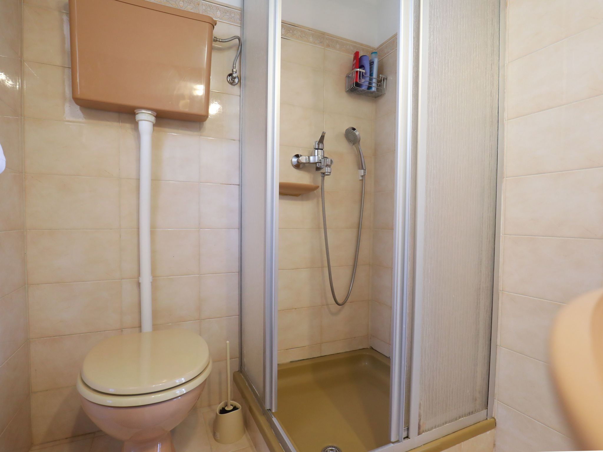 Kleines Steinhaus in einem ruhigen Ort auf der Insel Solta-Drinnen