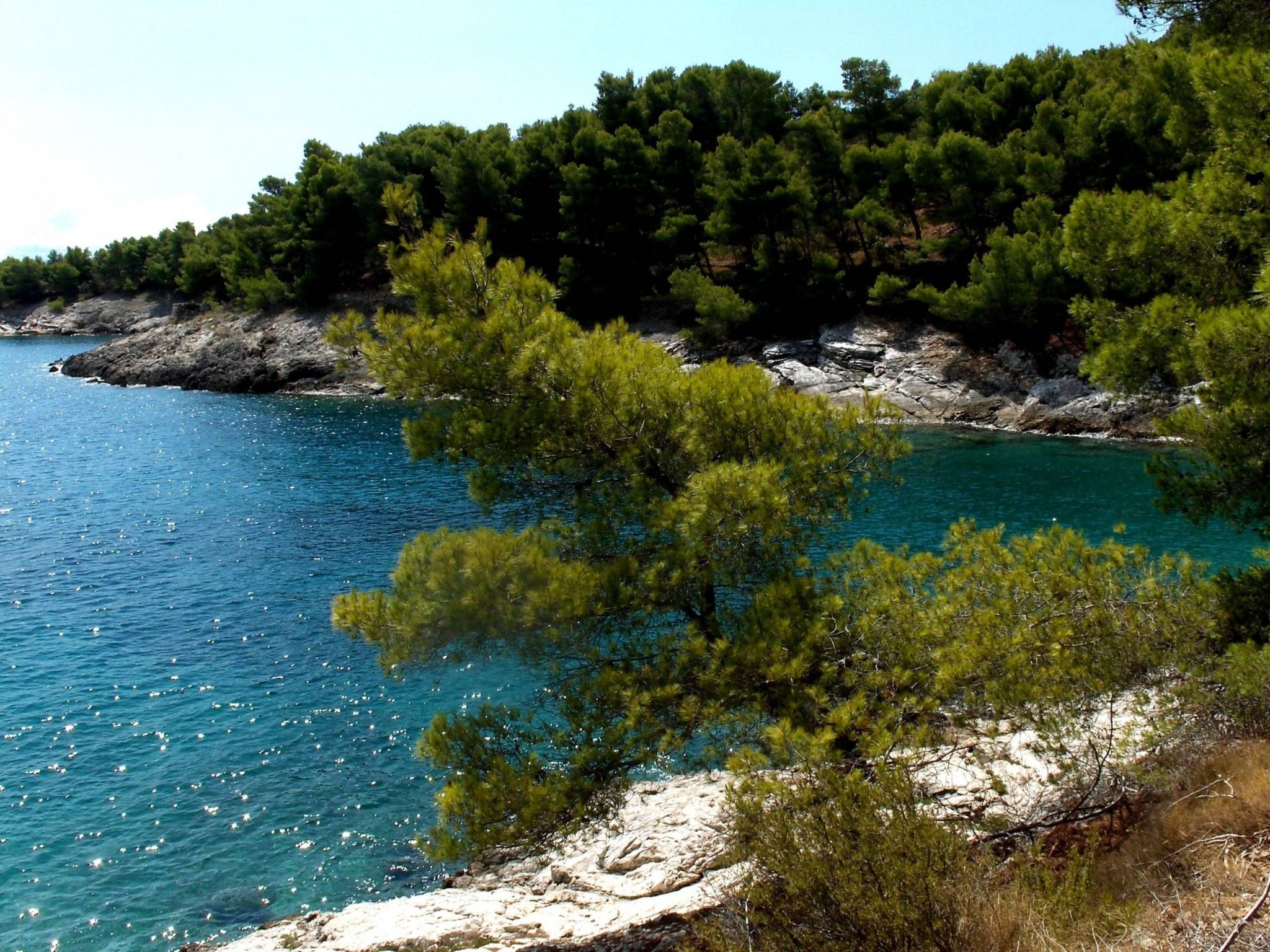 Kleines Steinhaus in einem ruhigen Ort auf der Insel Solta-Drinnen
