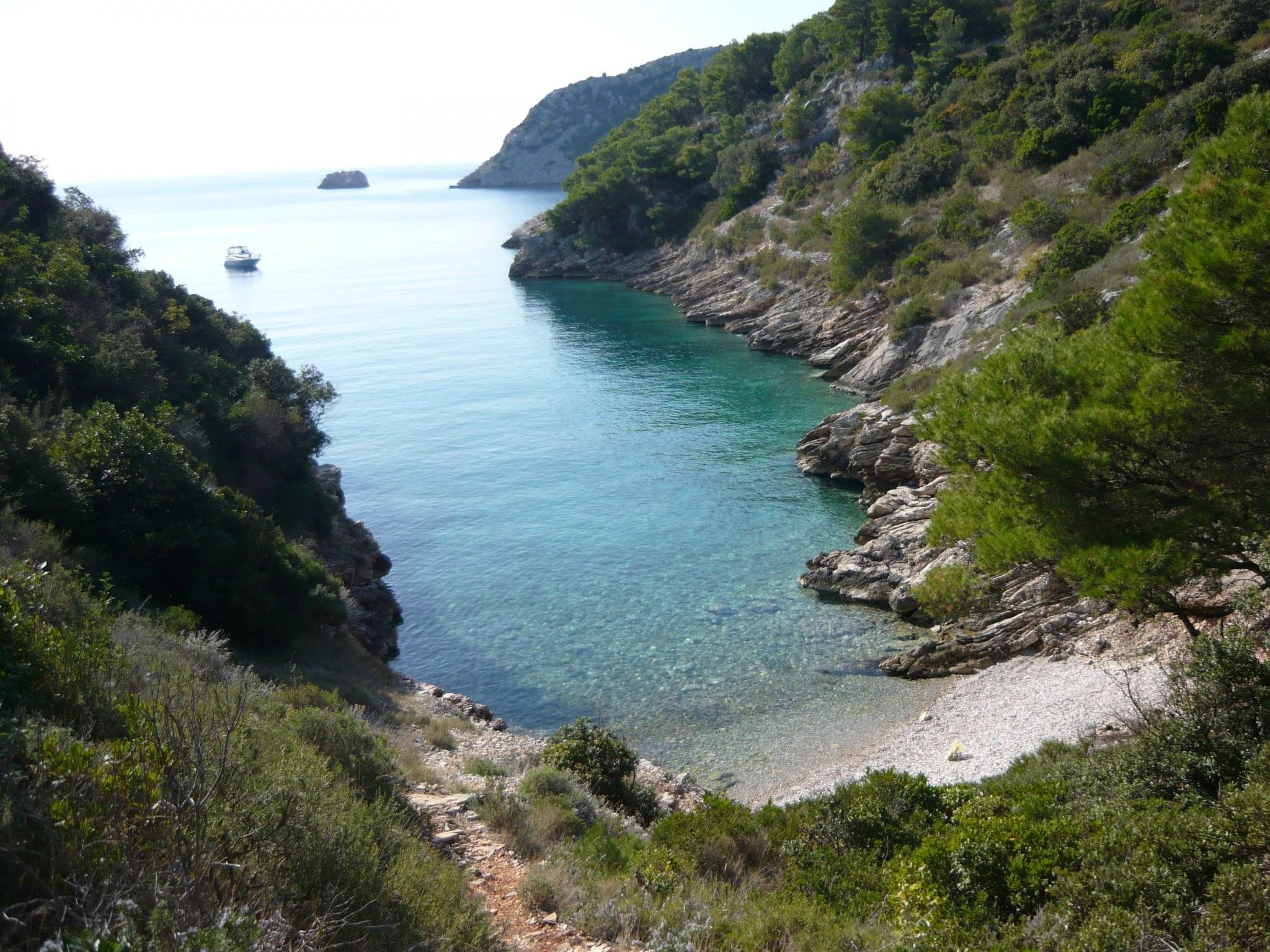 Kleines Steinhaus in einem ruhigen Ort auf der Insel Solta-Drinnen