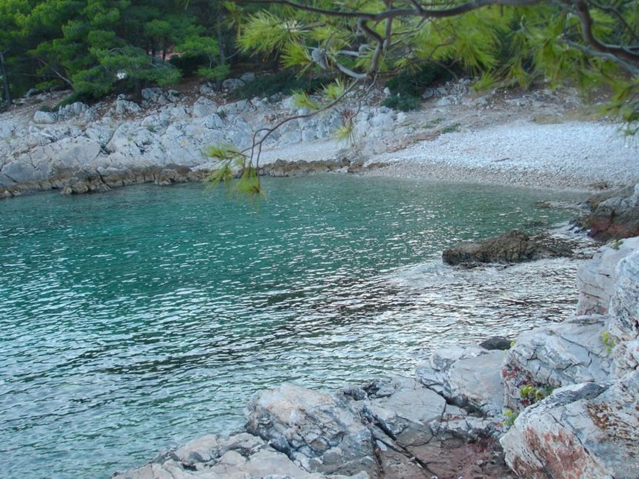 Kleines Steinhaus in einem ruhigen Ort auf der Insel Solta-Drinnen