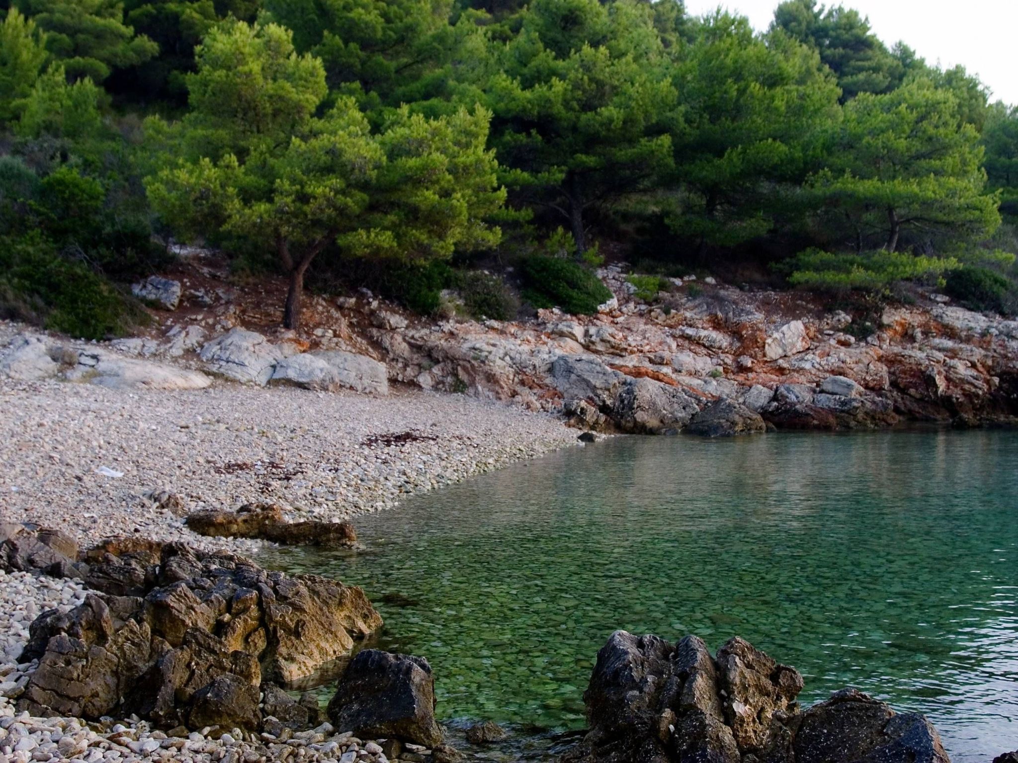 Kleines Steinhaus in einem ruhigen Ort auf der Insel Solta-Drinnen