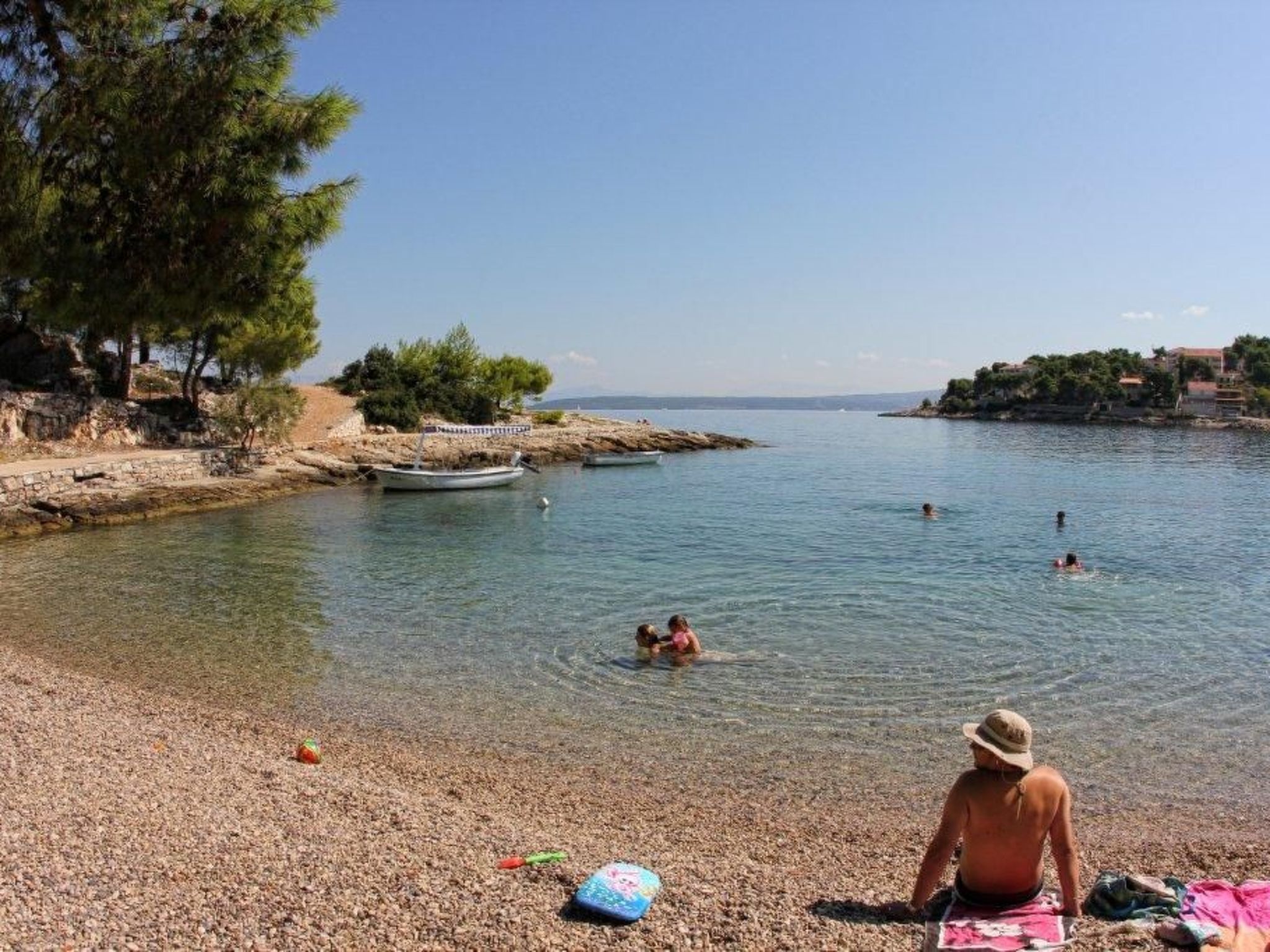 Kleines Steinhaus in einem ruhigen Ort auf der Insel Solta-Drinnen