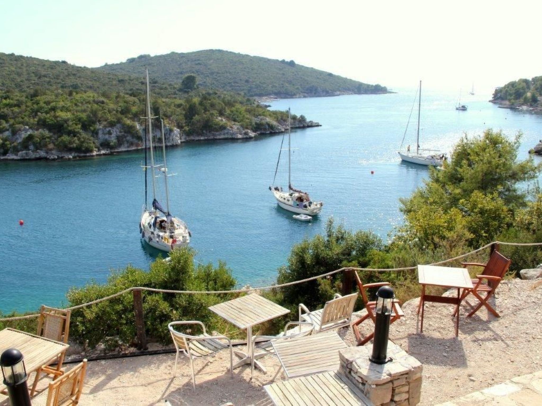 Kleines Steinhaus in einem ruhigen Ort auf der Insel Solta