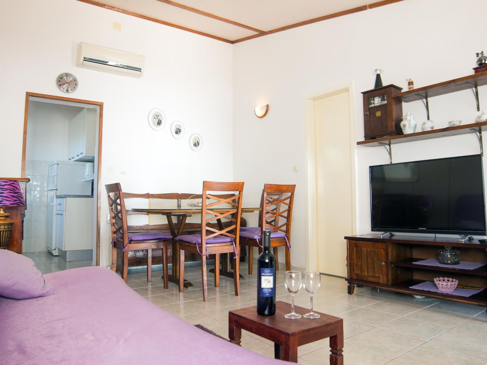 "Mirta" direkt am Strand-Drinnen