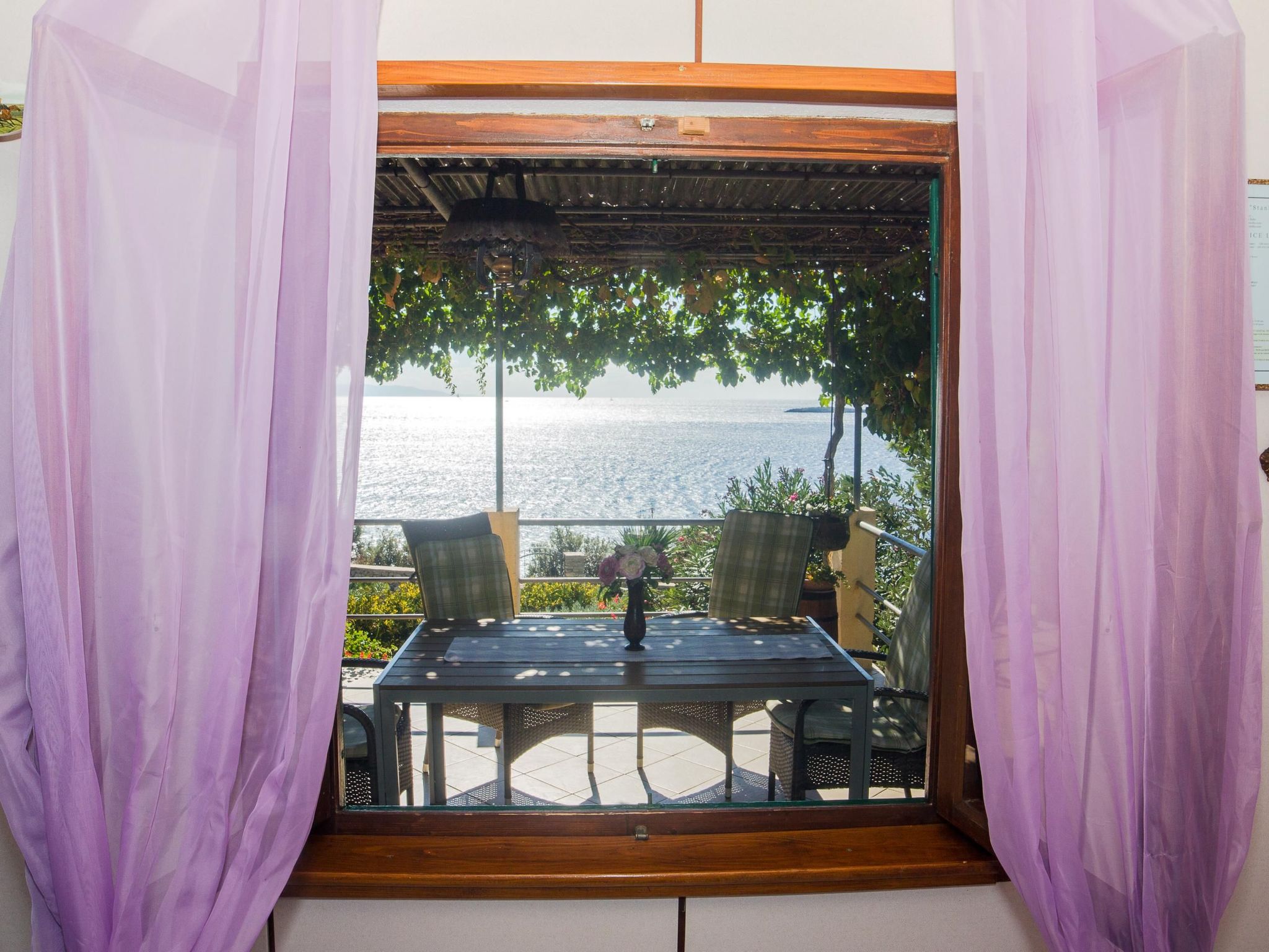 "Mirta" direkt am Strand-Drinnen