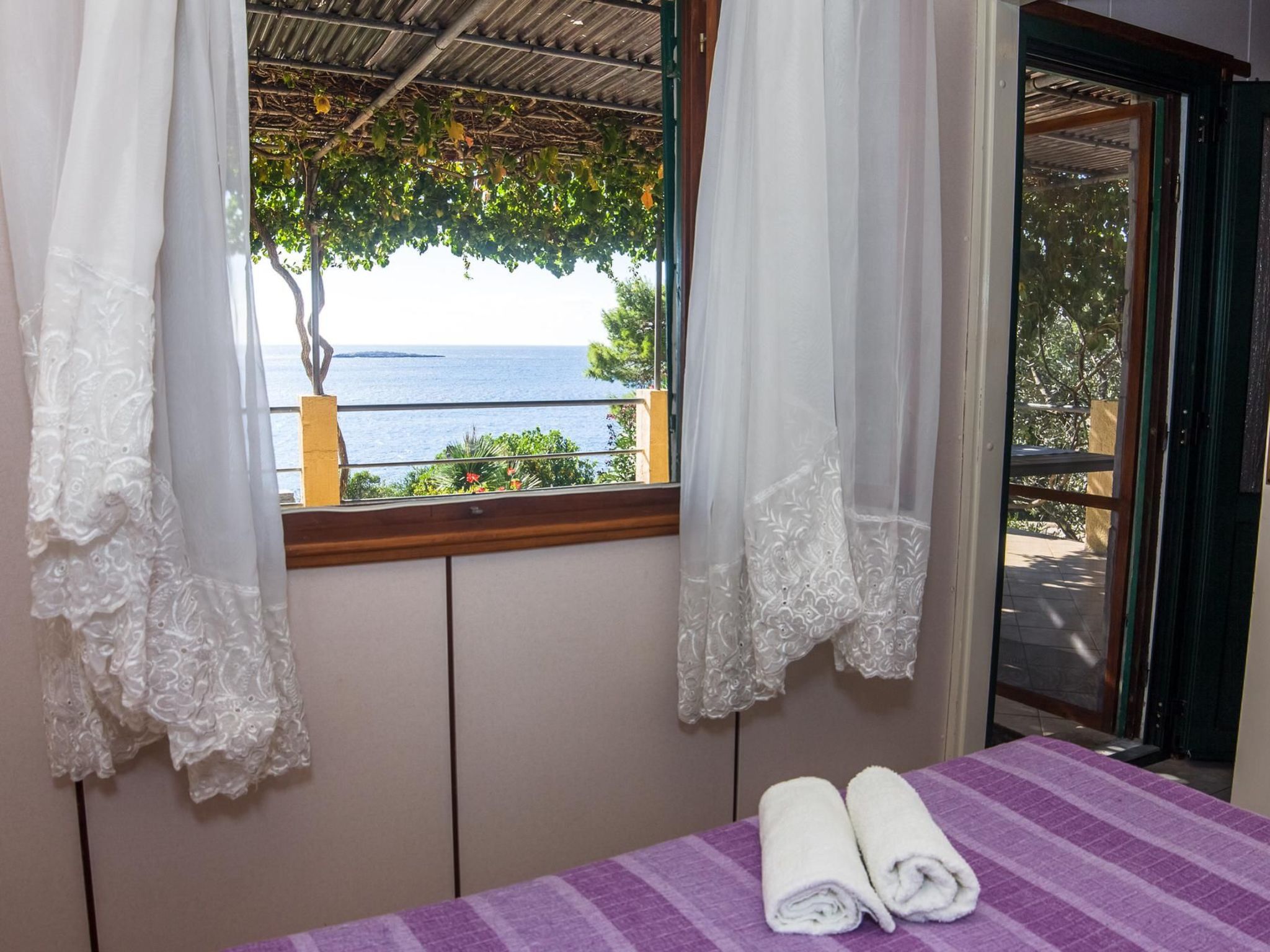 "Mirta" direkt am Strand-Drinnen