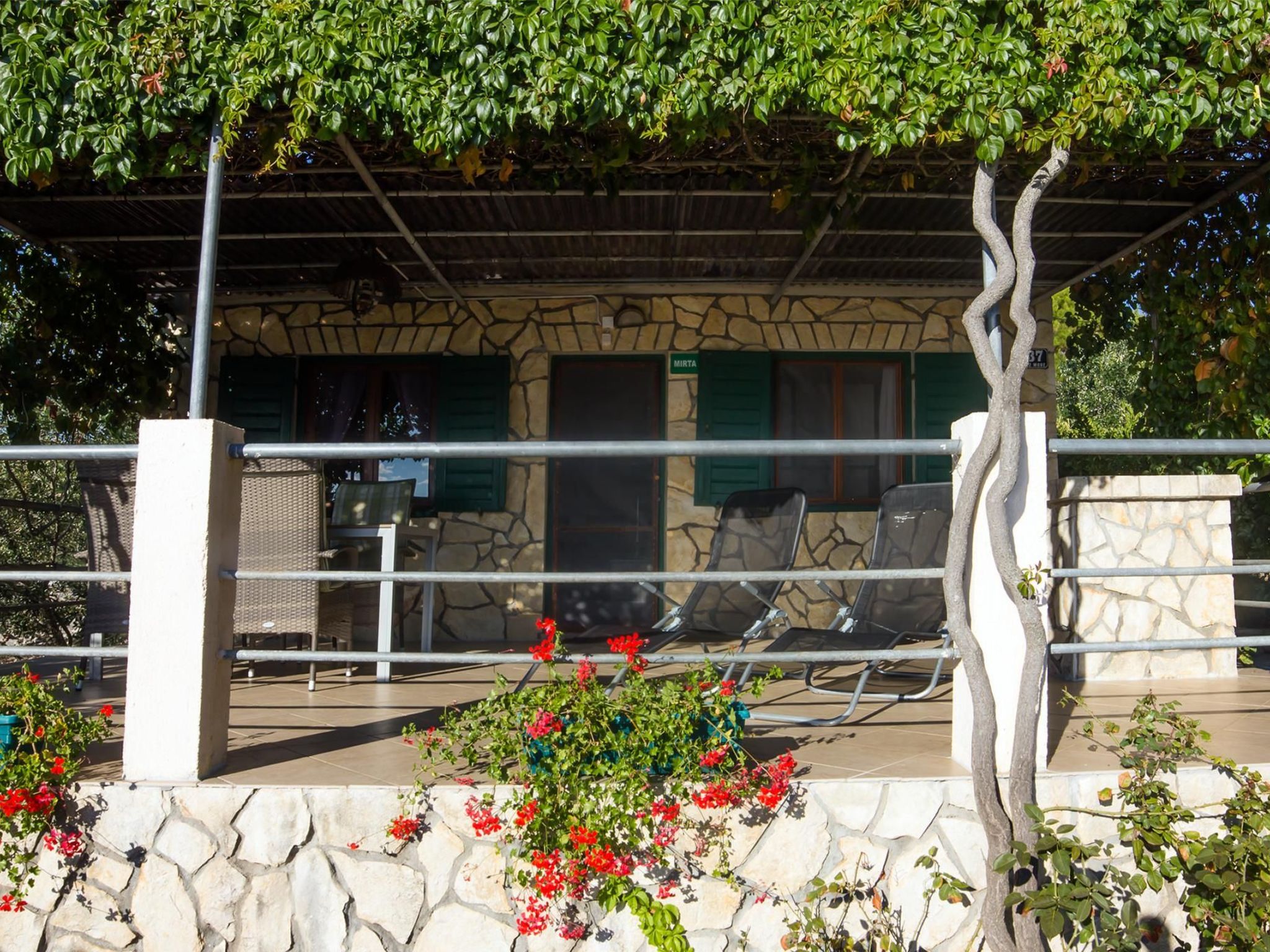 "Mirta" direkt am Strand-Drinnen