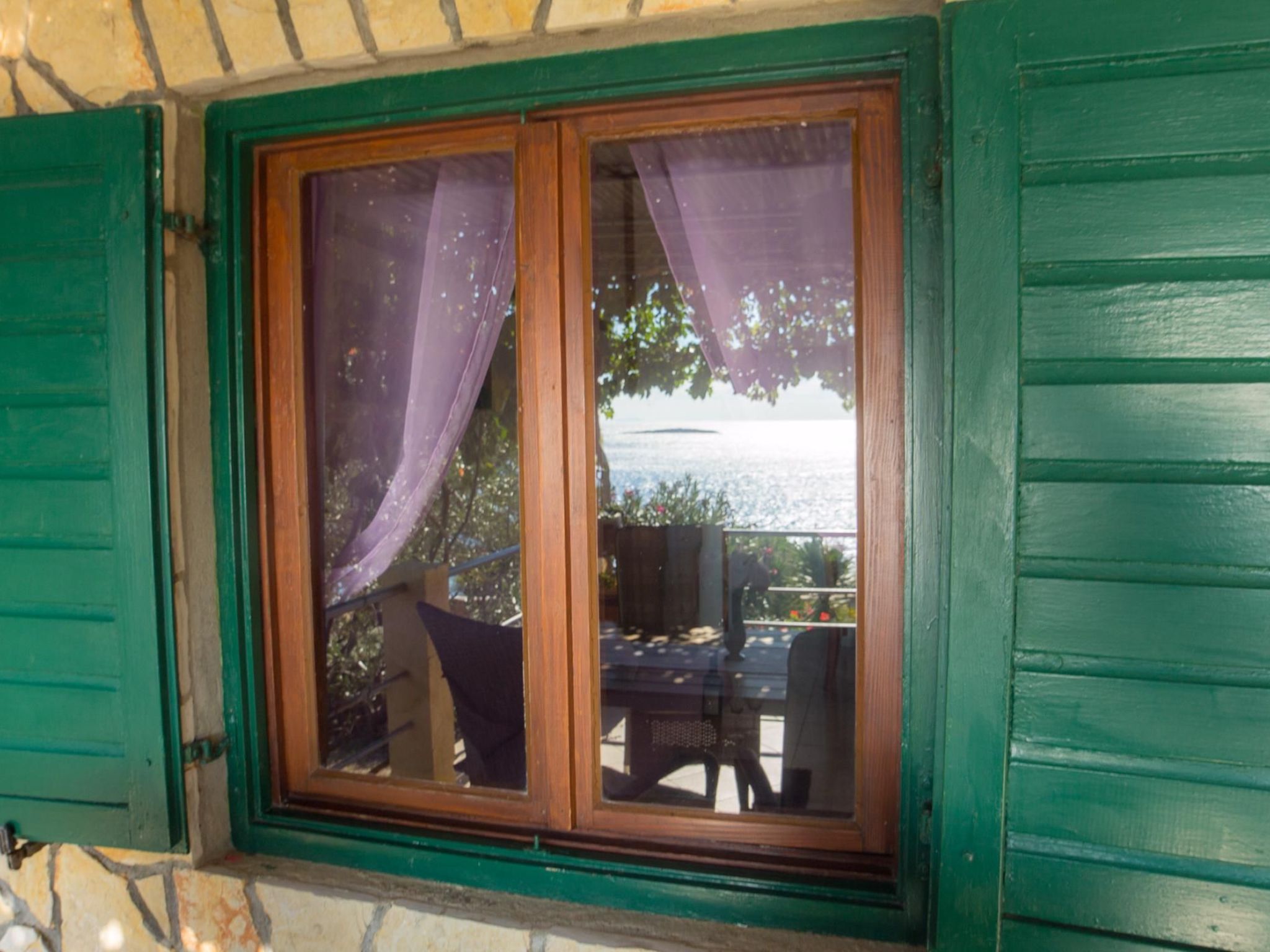 "Mirta" direkt am Strand-Drinnen
