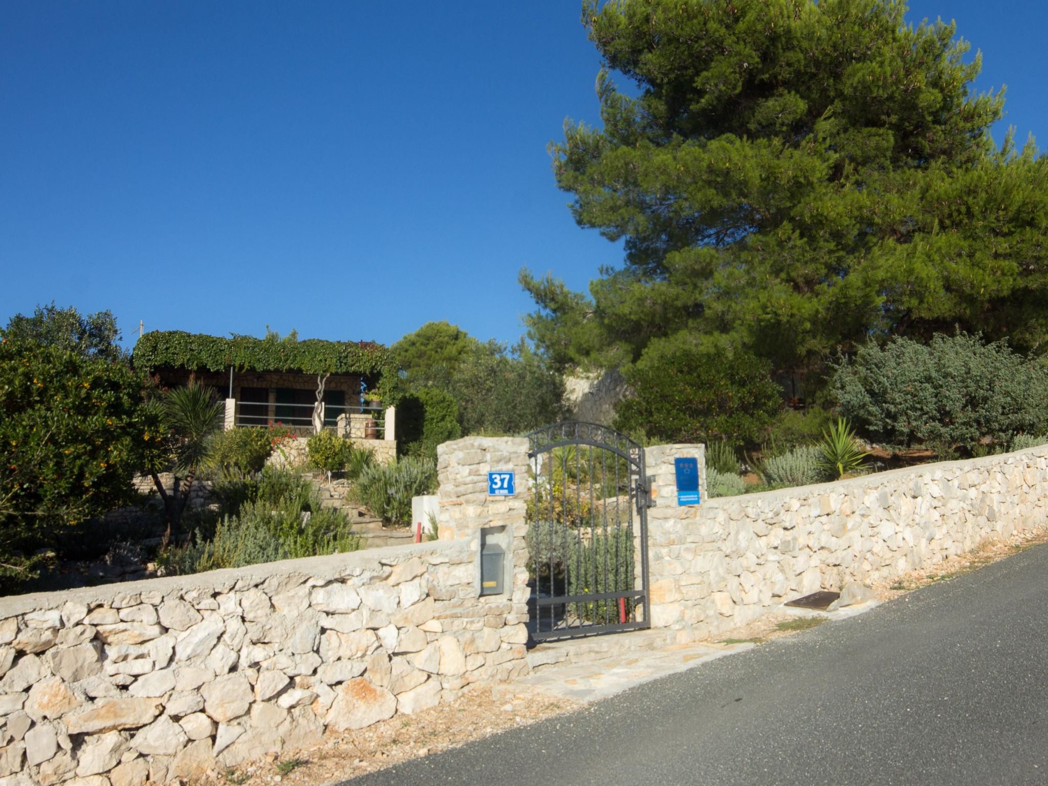 "Mirta" direkt am Strand-Drinnen