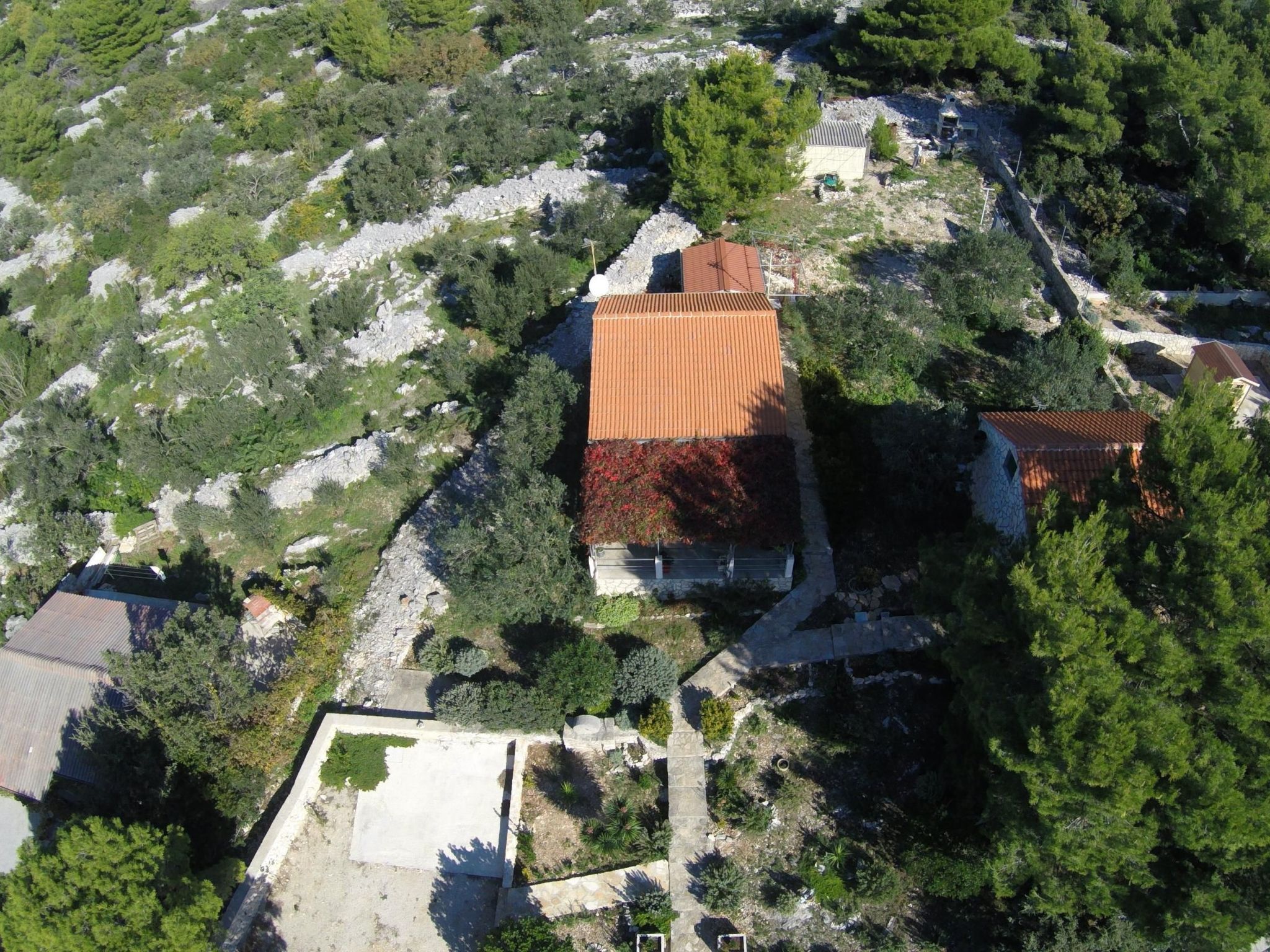 In Maslinica mit Großer Terrasse-Drinnen