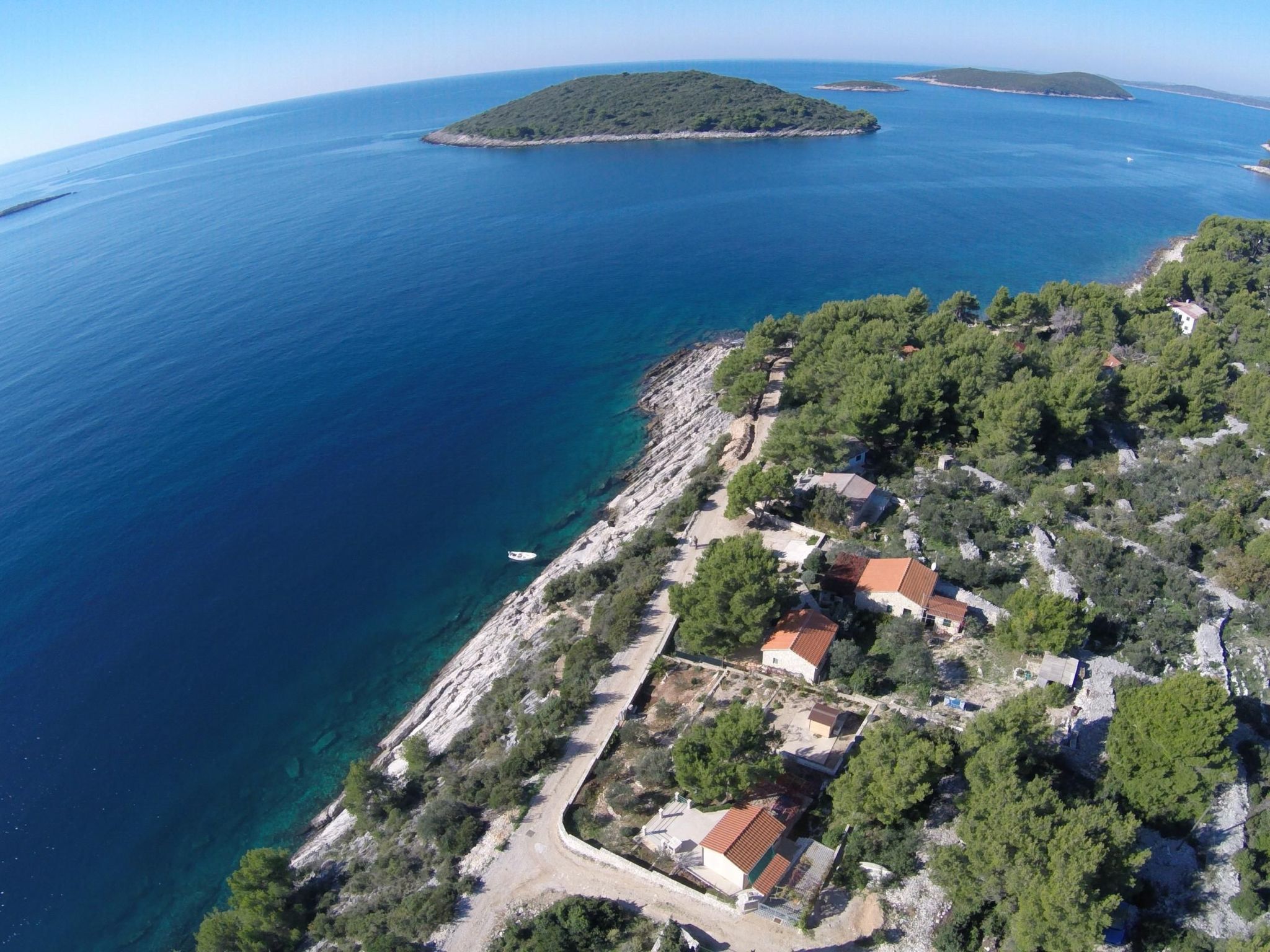 In Maslinica mit Großer Terrasse-Drinnen