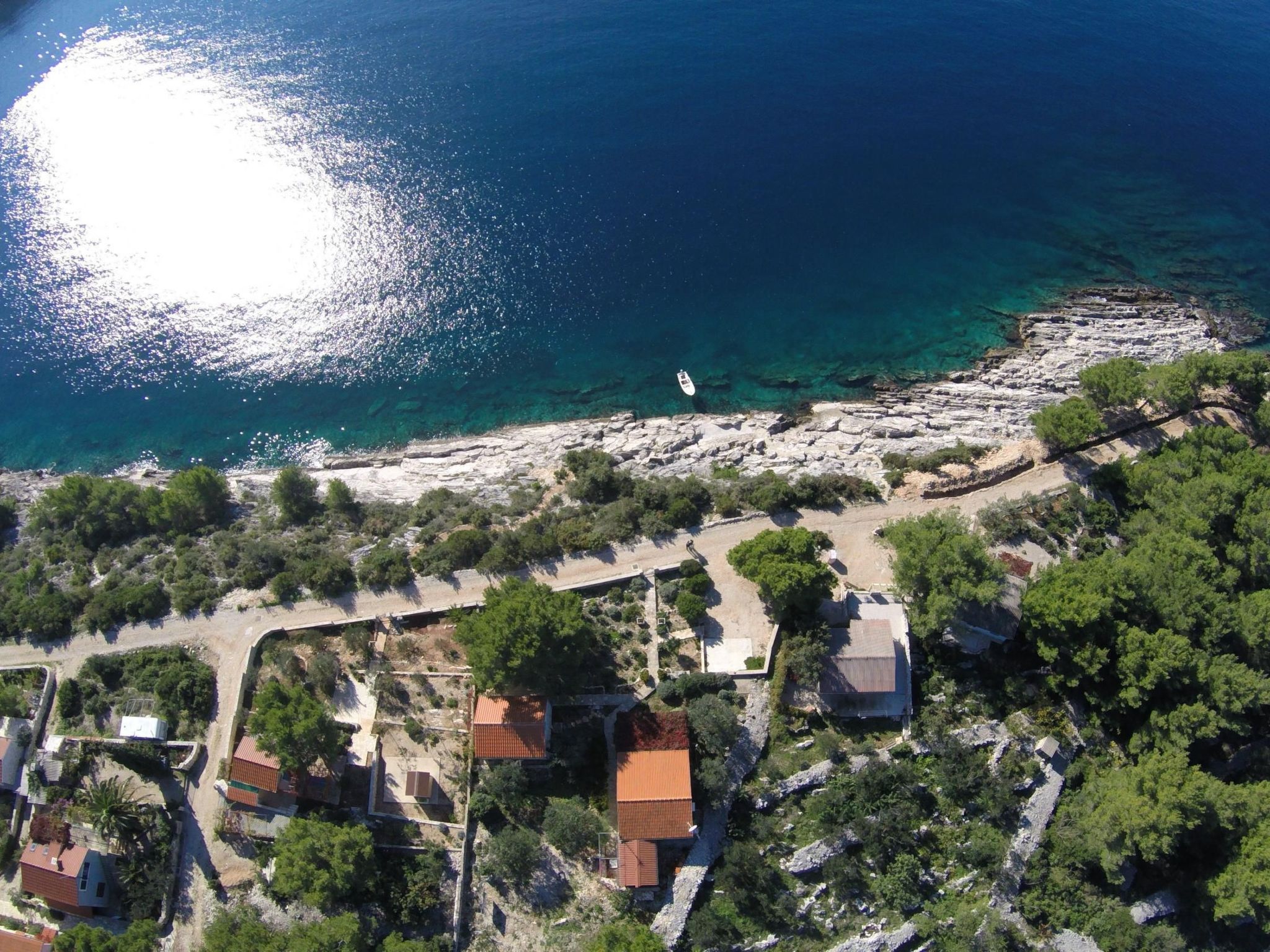 In Maslinica mit Großer Terrasse-Drinnen