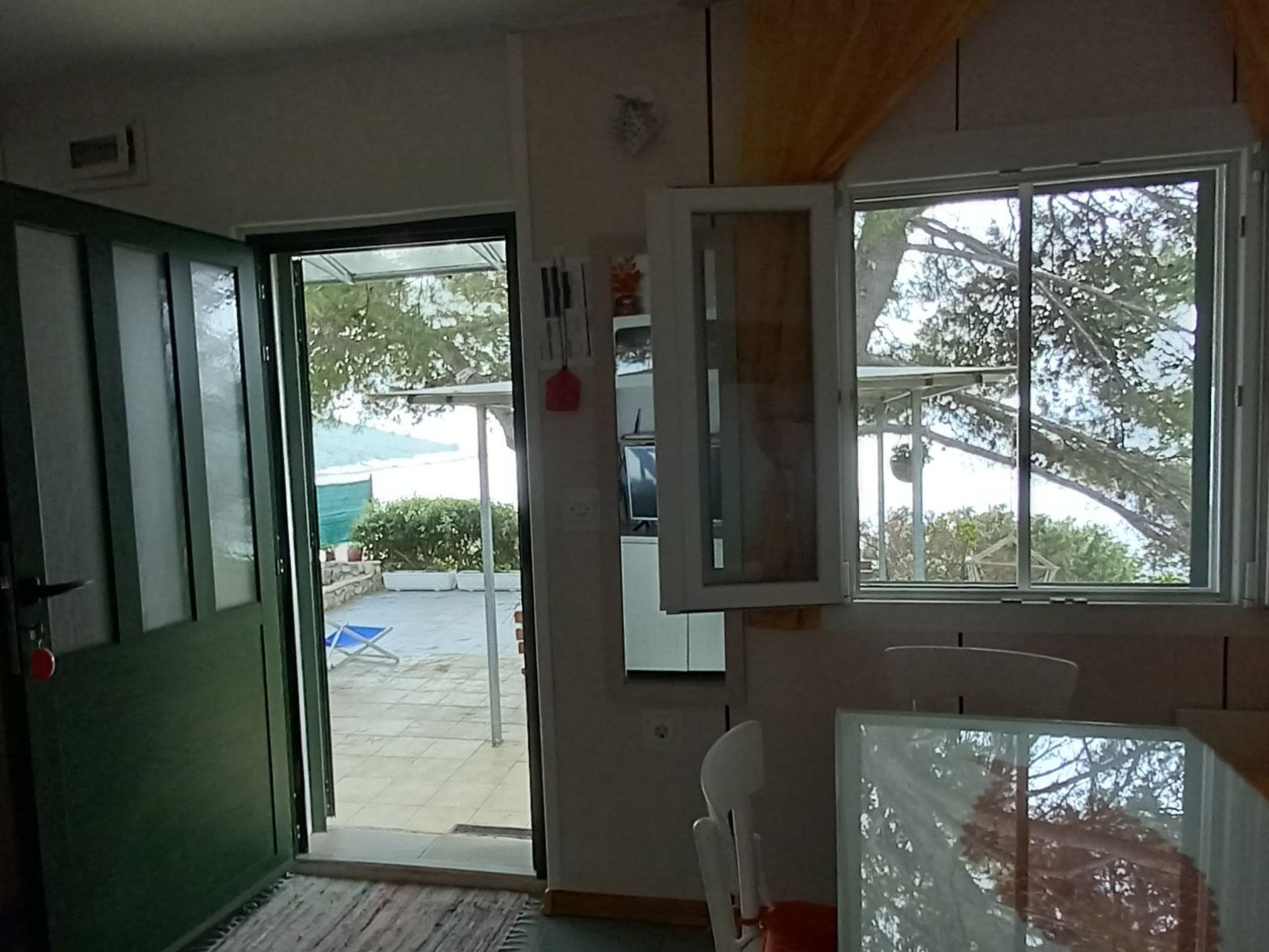 In Maslinica mit Großer Terrasse-Drinnen