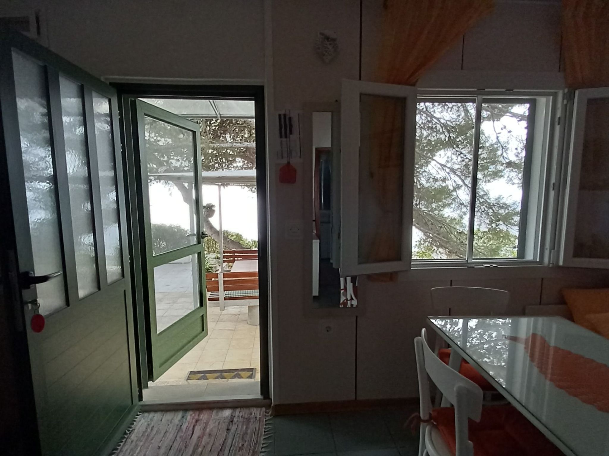 In Maslinica mit Großer Terrasse-Drinnen