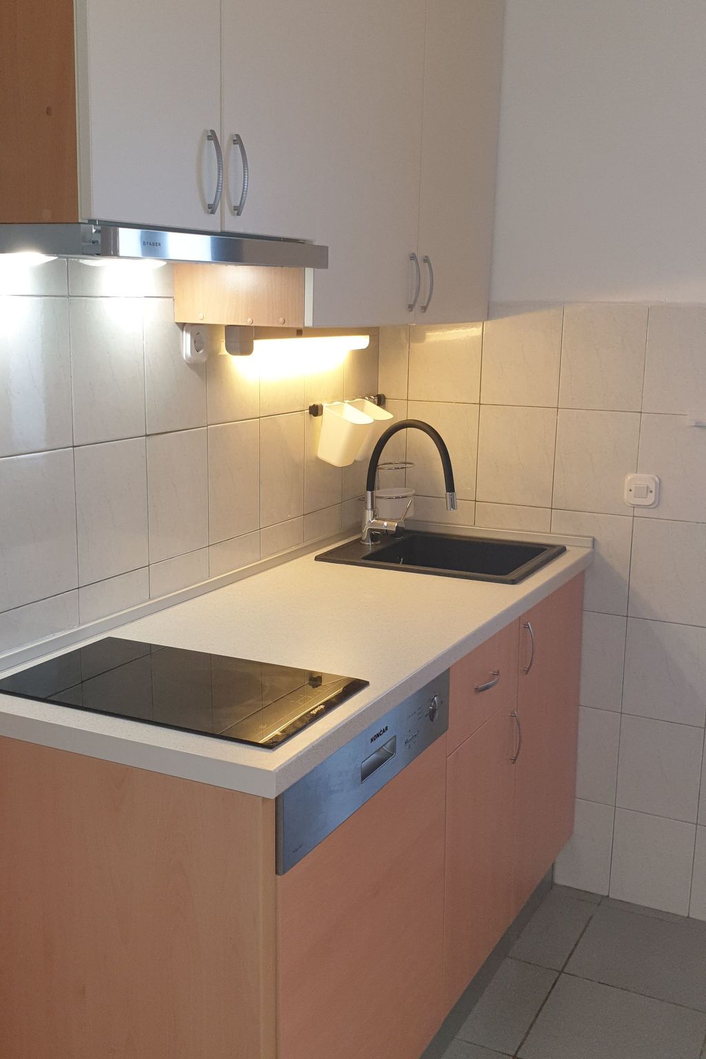 In Maslinica mit Großer Terrasse-Drinnen