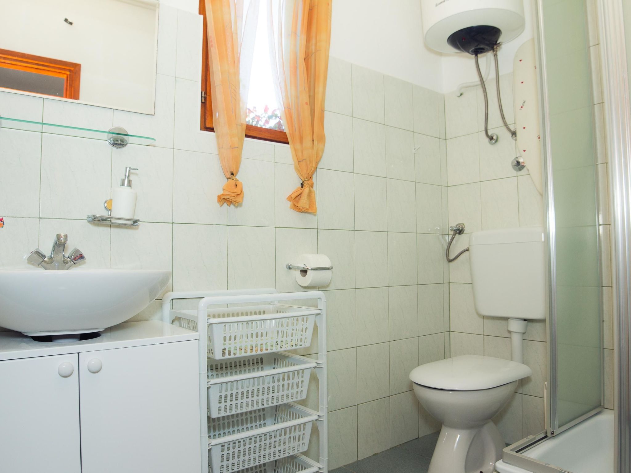 In Maslinica mit Großer Terrasse-Drinnen