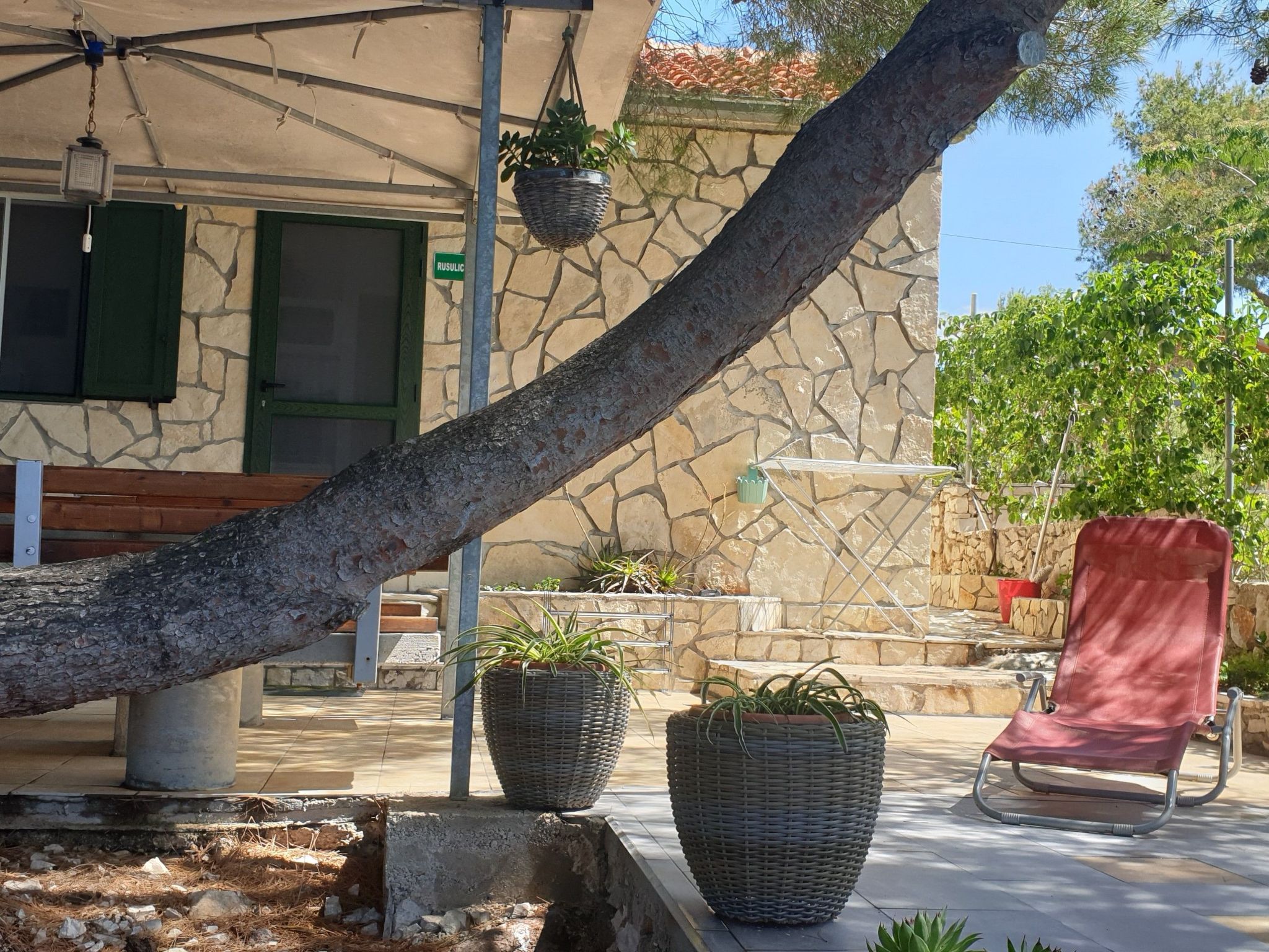 In Maslinica mit Großer Terrasse-Drinnen