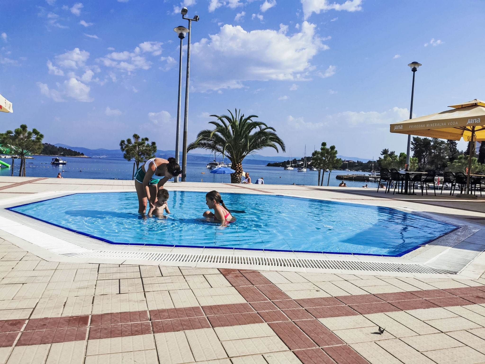 Apartment Bella mit Balkon und Terrasse in Necujam