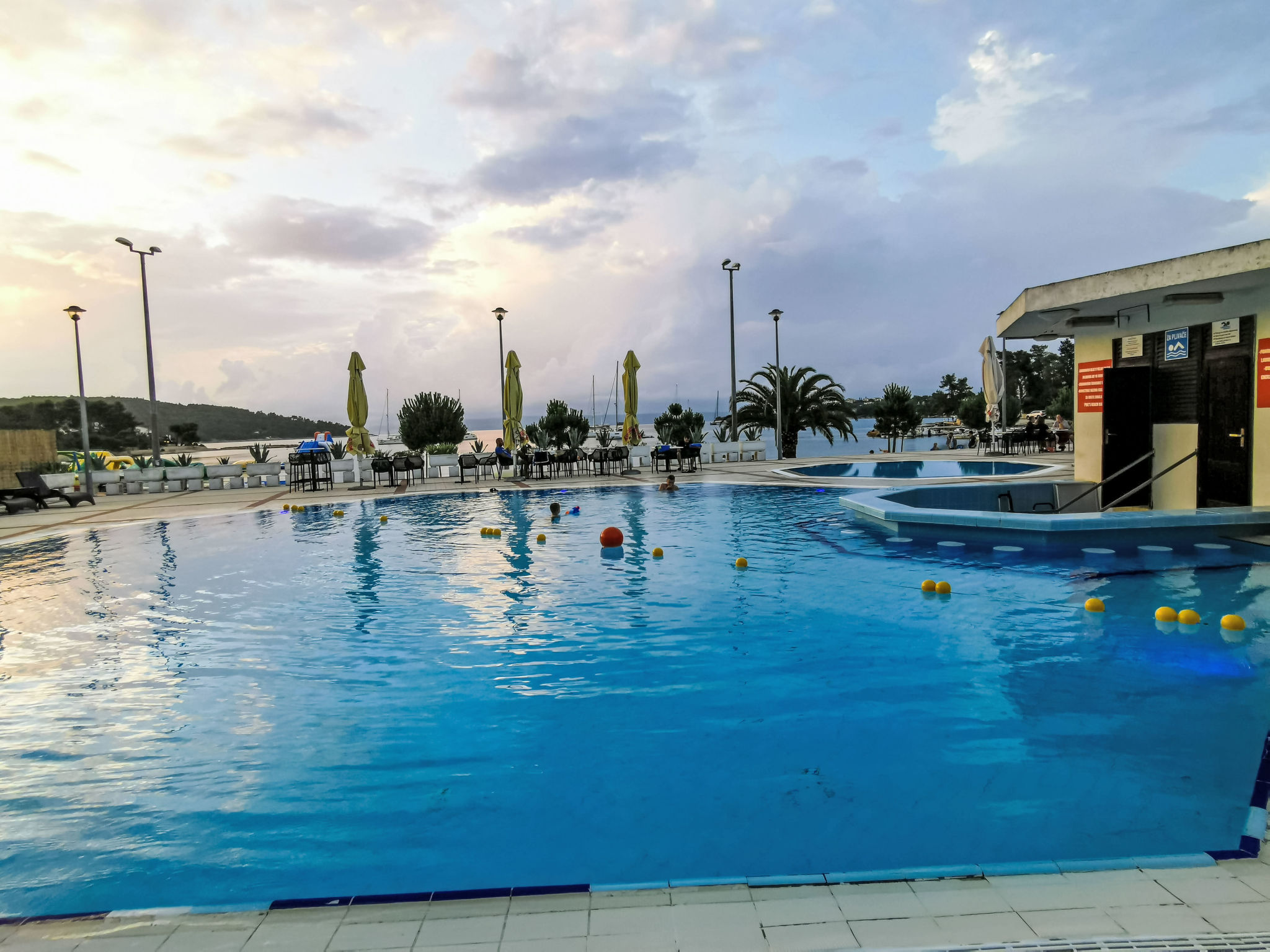 Apartment Bella mit Balkon und Terrasse in Necujam