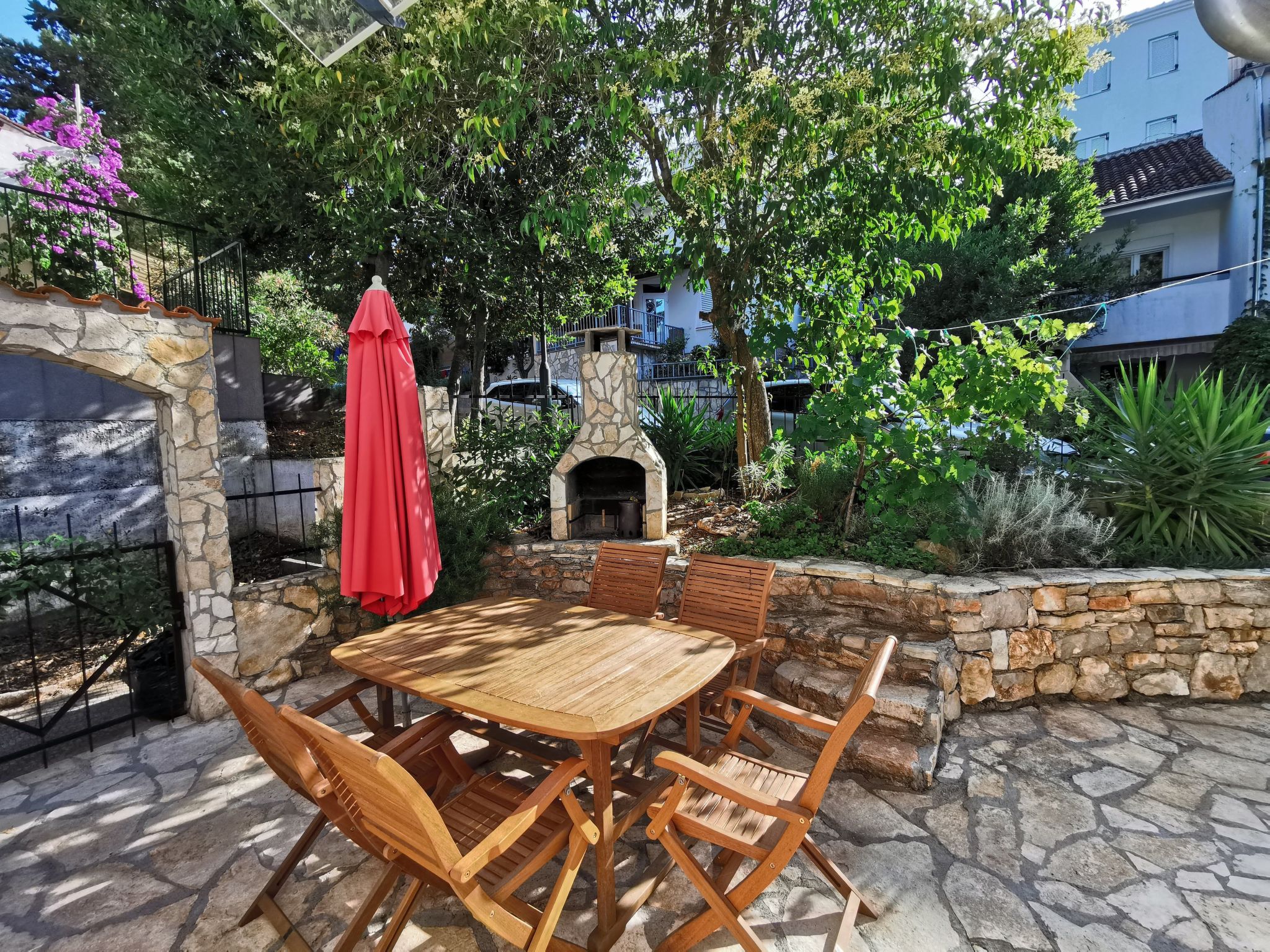 Apartment Bella mit Balkon und Terrasse in Necujam-Drinnen