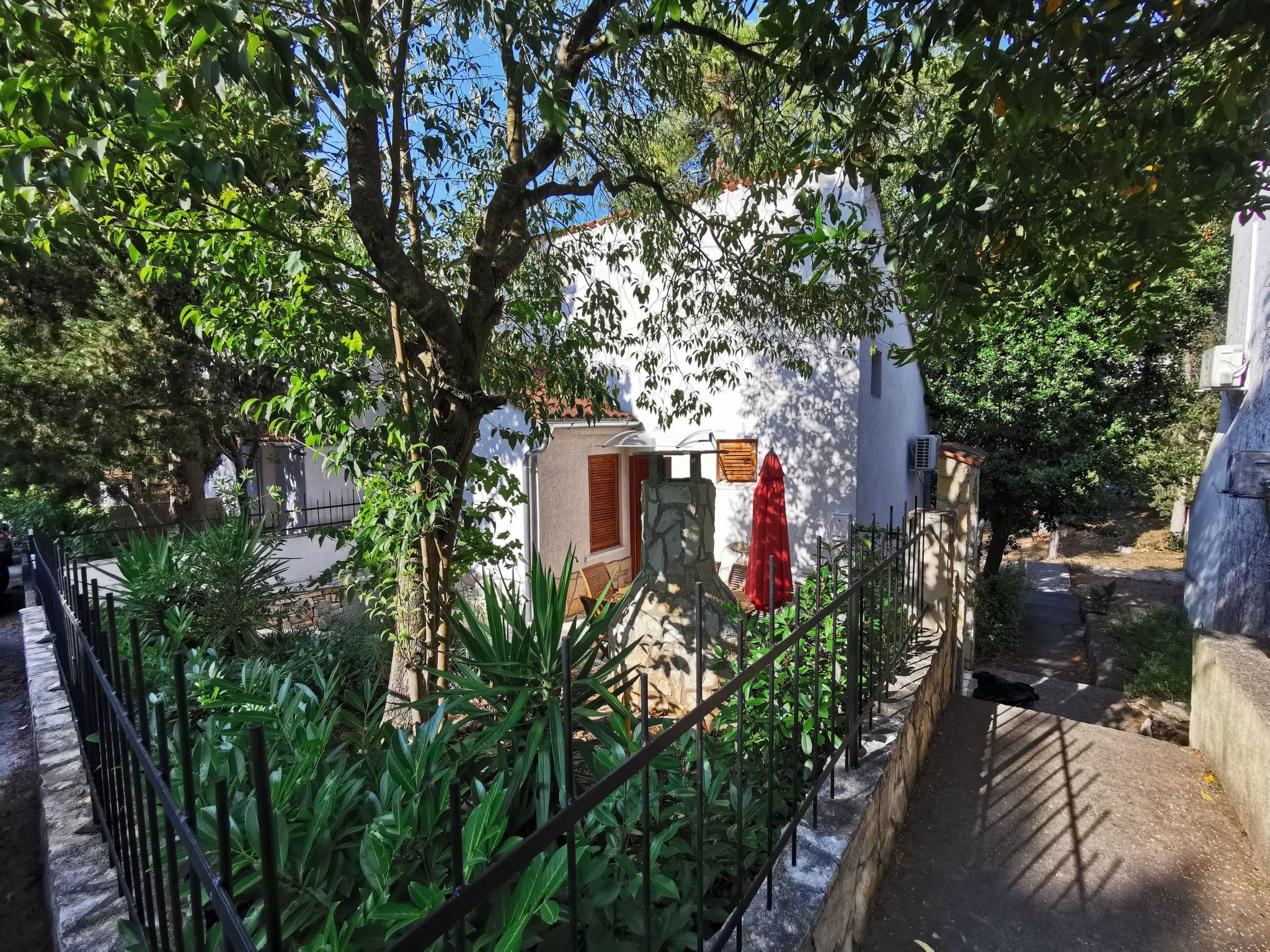 Apartment Bella mit Balkon und Terrasse in Necujam-Drinnen