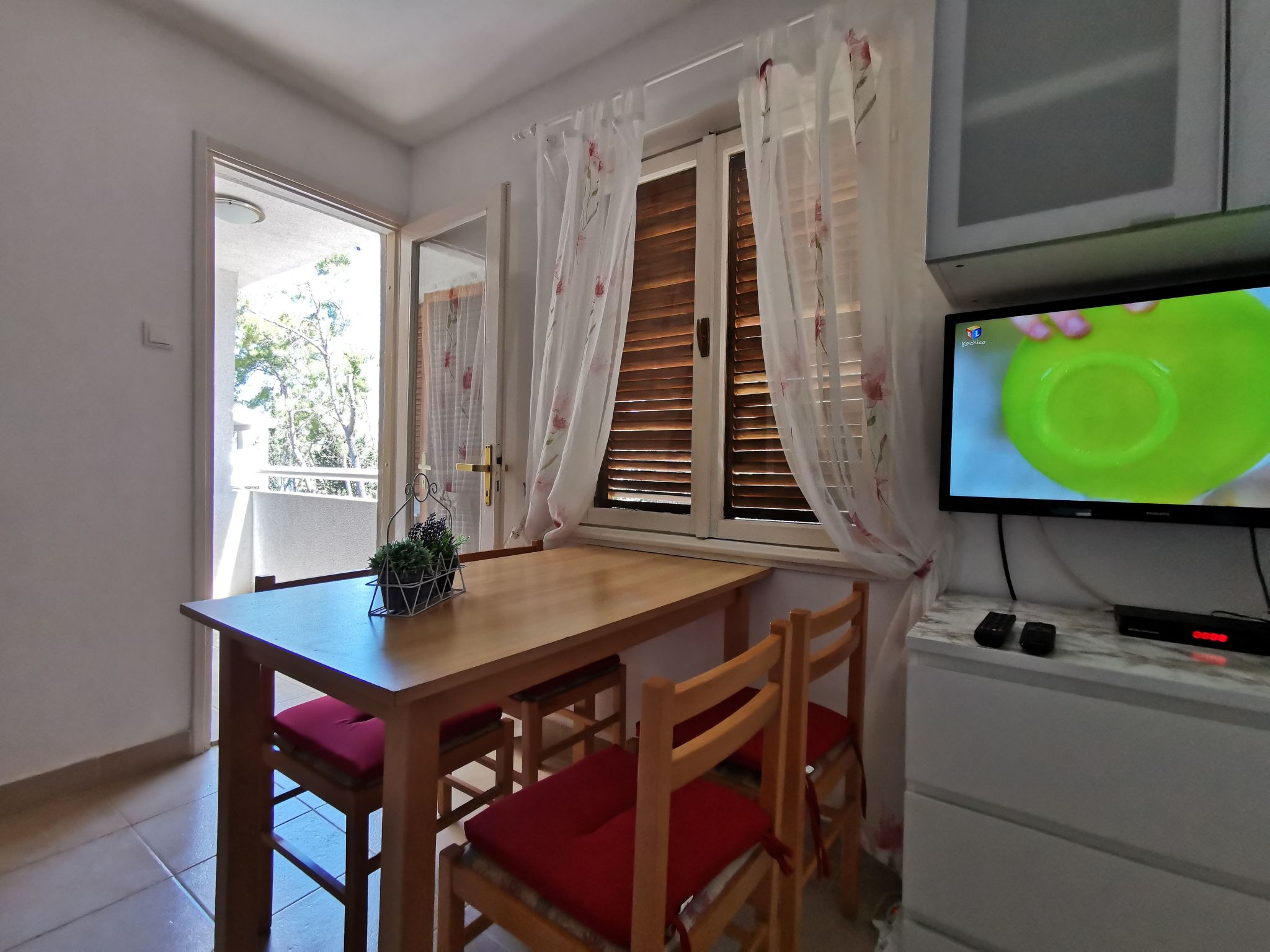 Apartment Bella mit Balkon und Terrasse in Necujam-Drinnen