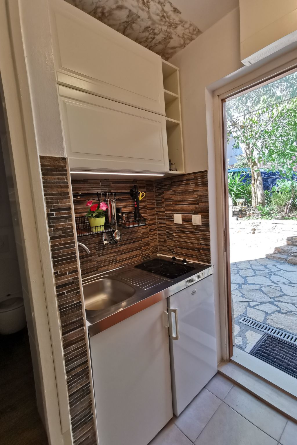 Apartment Bella mit Balkon und Terrasse in Necujam-Drinnen